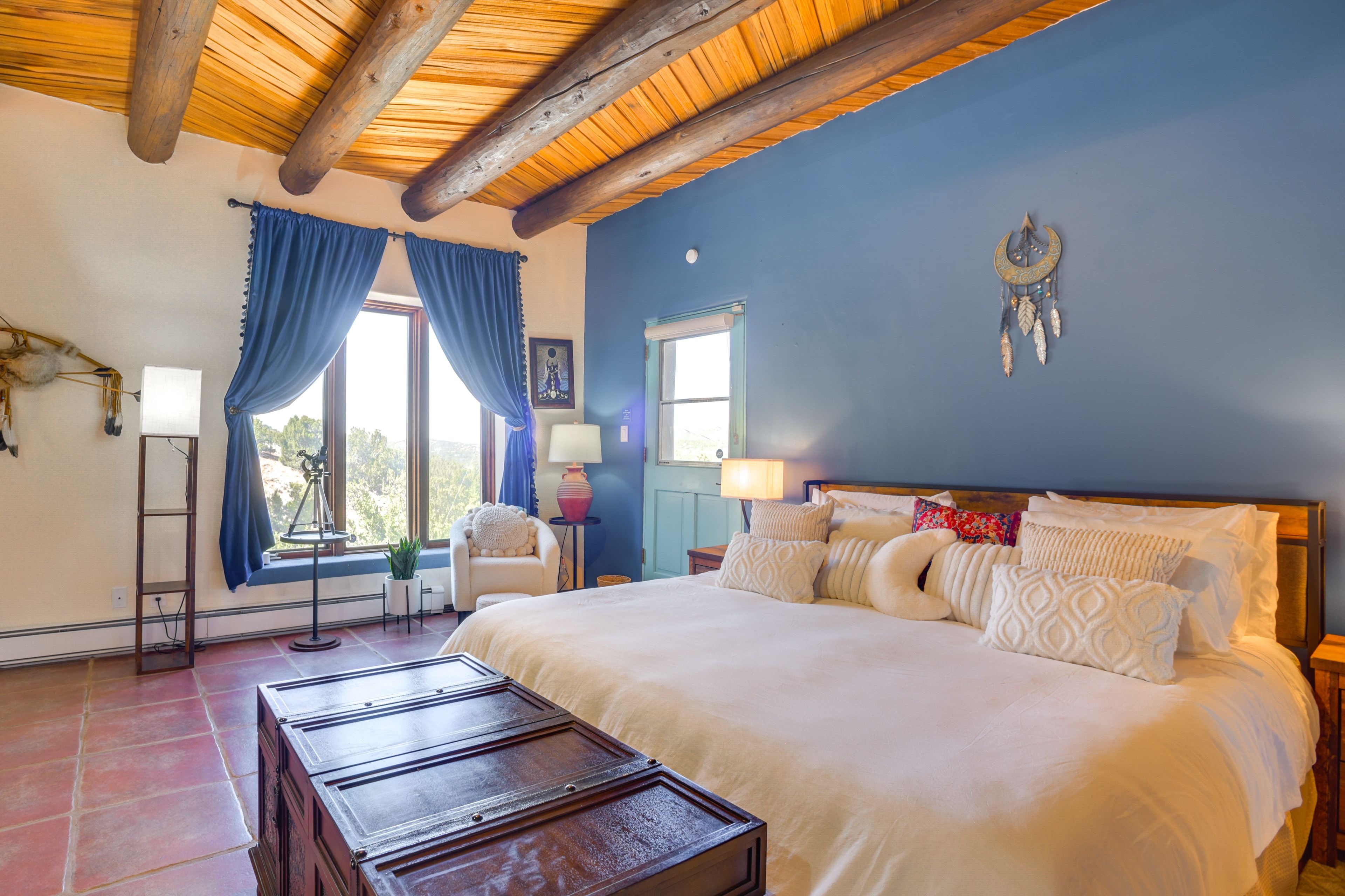 Bedroom 1 | King Bed | Smart TV