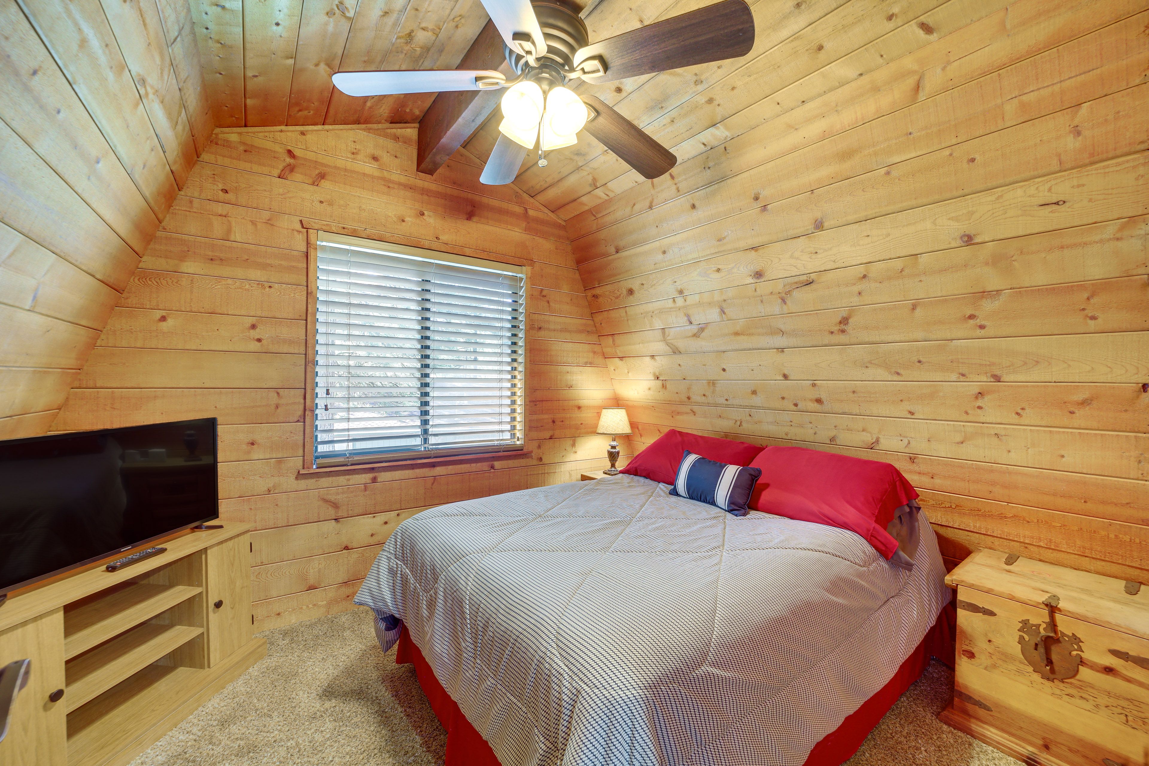 Bedroom 2 | Queen Bed | Upper Level