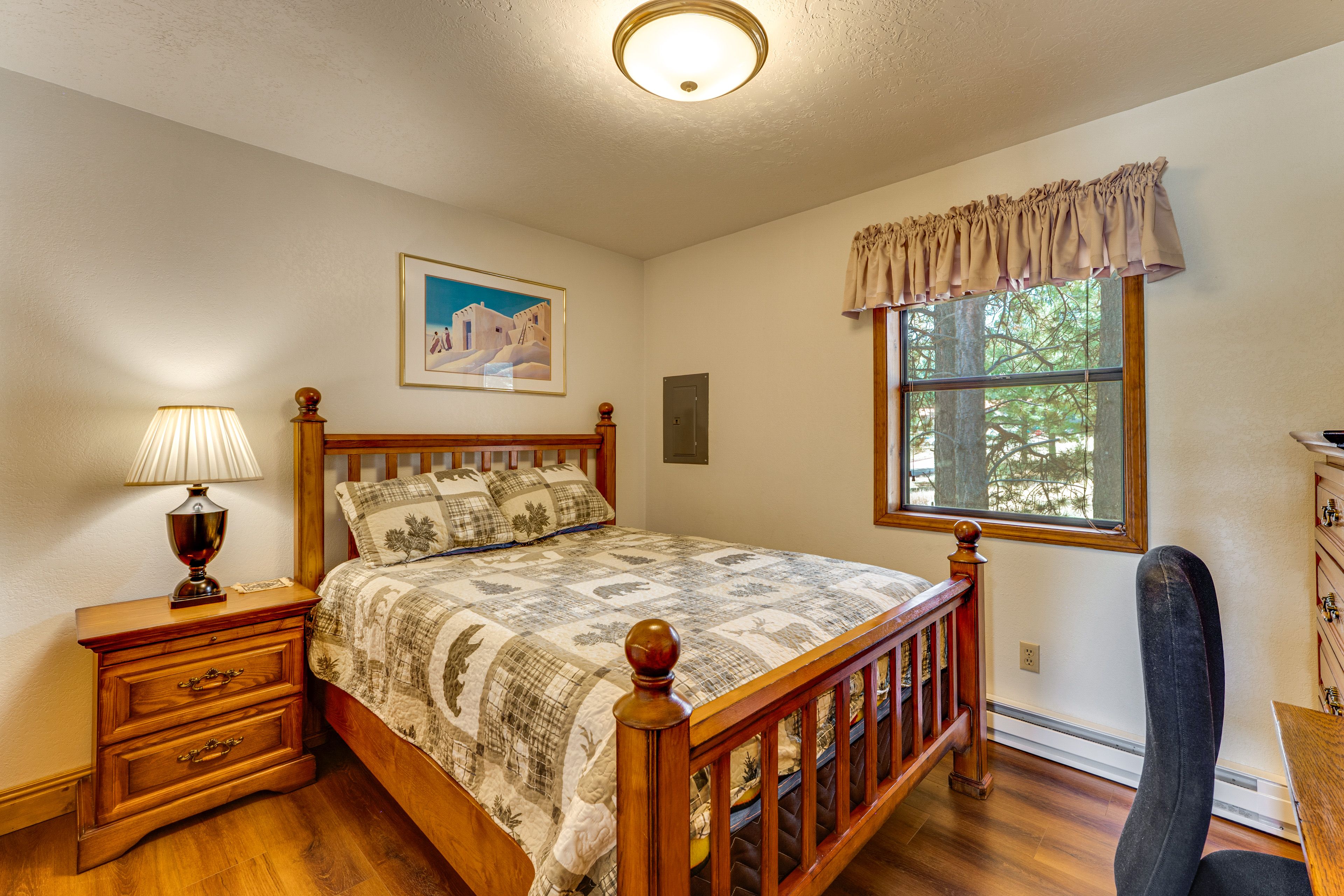 Bedroom 2 | Queen Bed