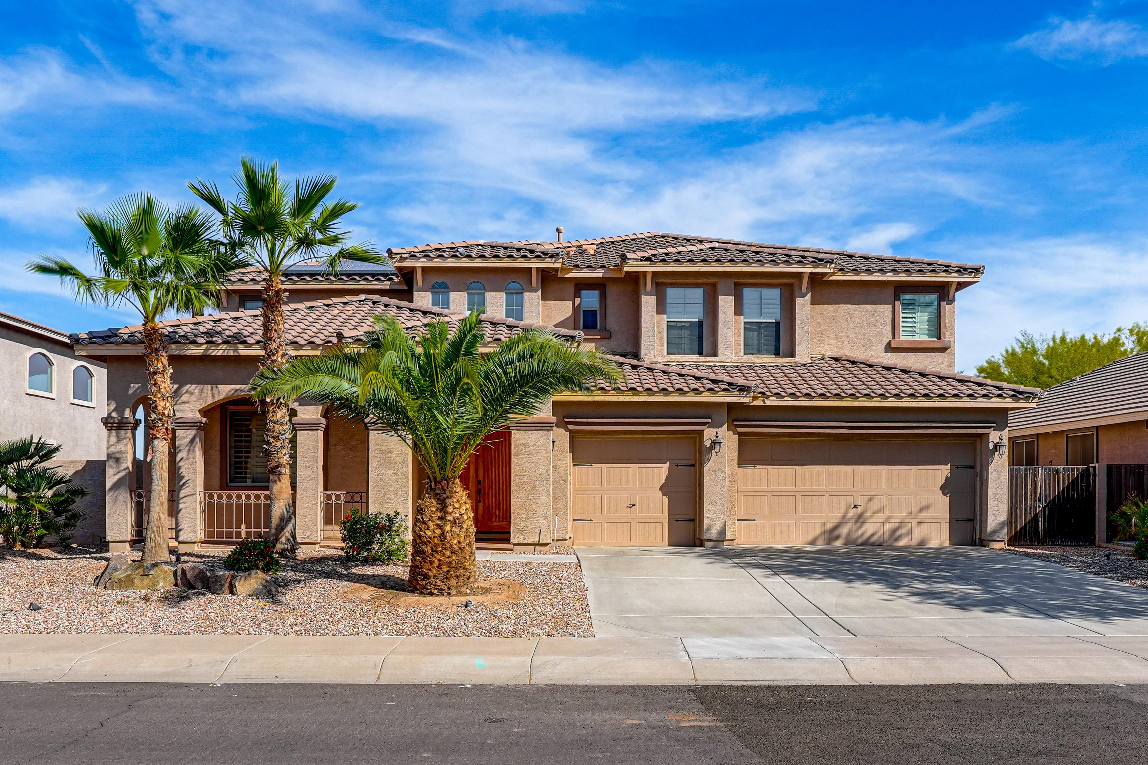 Garage Parking | 2 Vehicles | Driveway Parking | 6 Vehicles