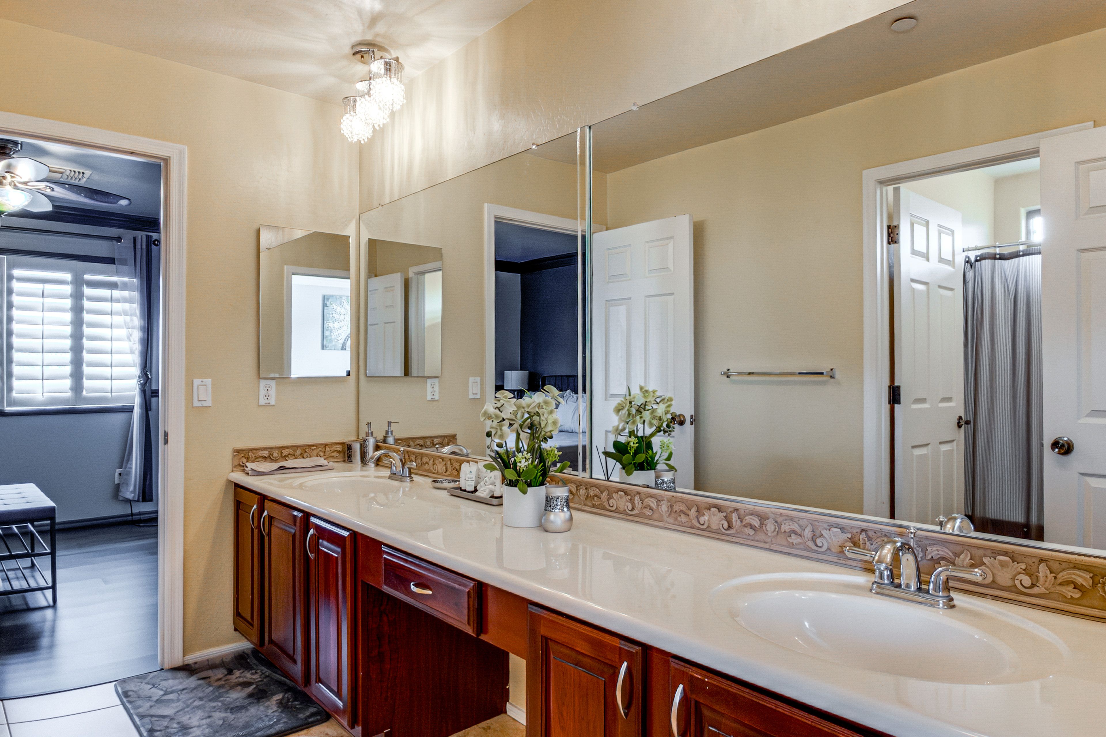 Jack-and-Jill Bathroom | 2nd Floor