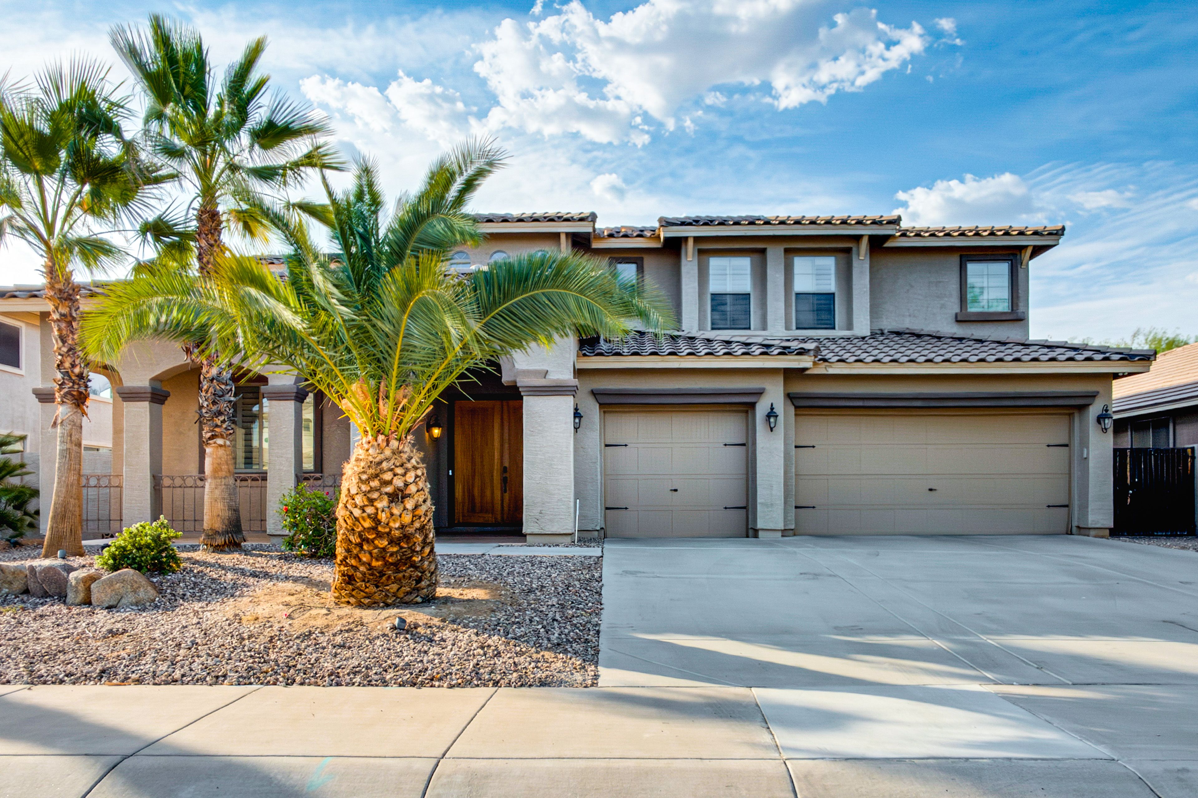Garage Parking | 2 Vehicles | Driveway Parking | 6 Vehicles