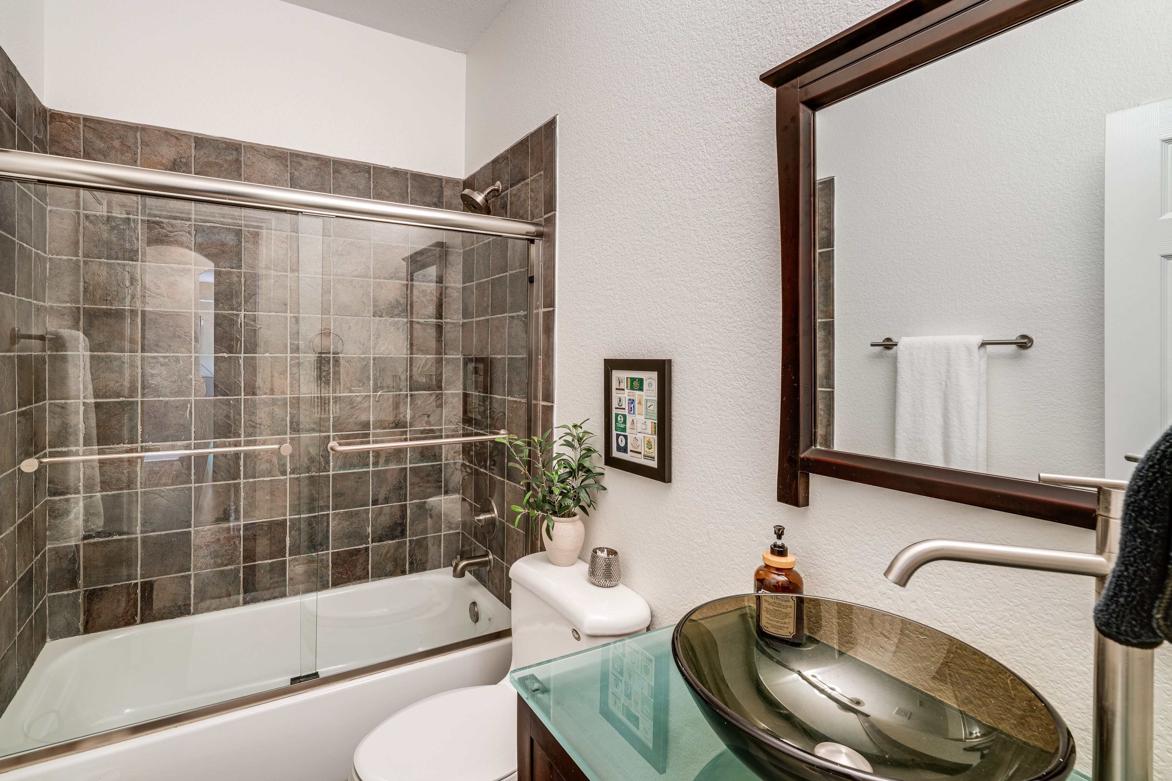 Full Bathroom | 2nd Floor