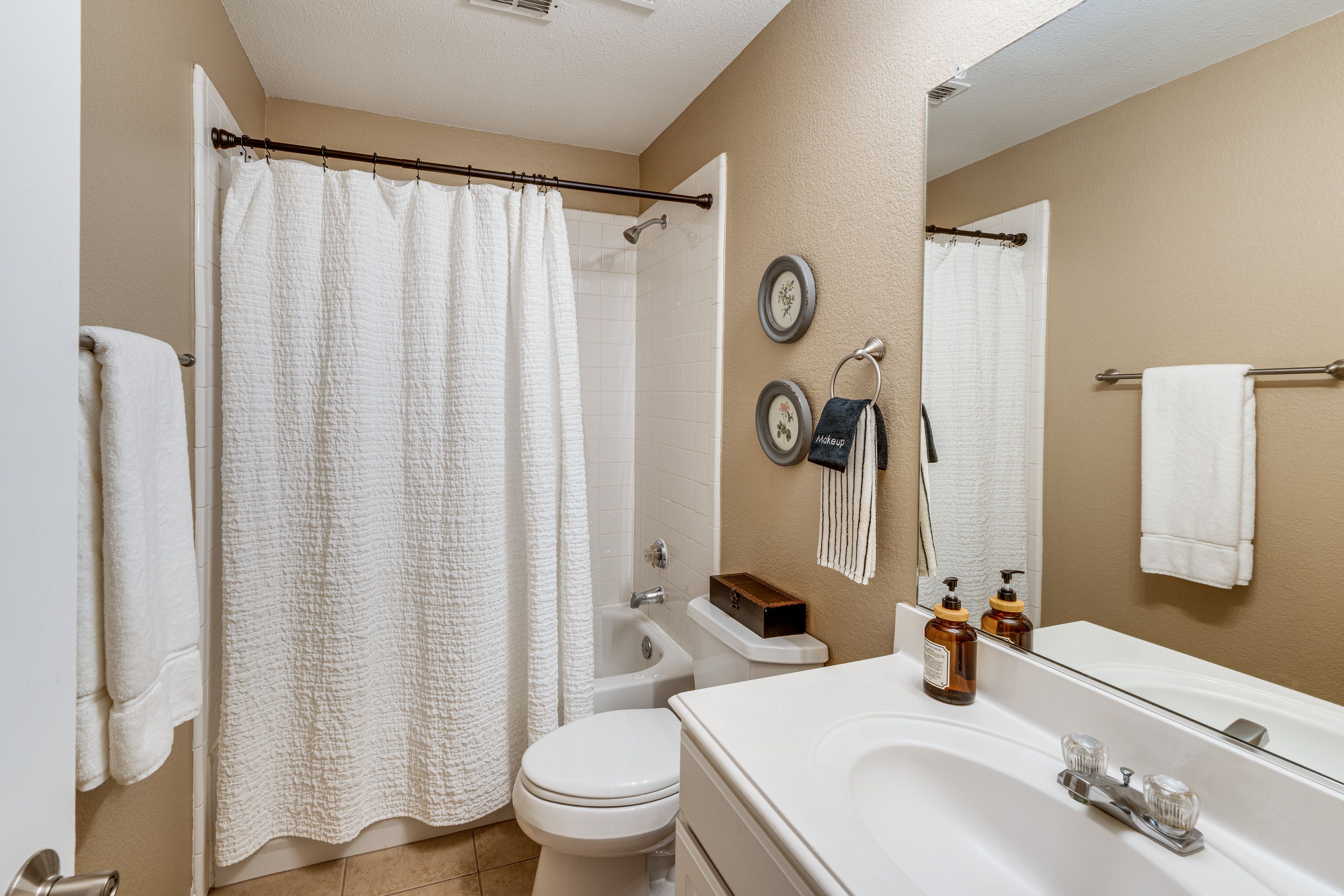 Full Bathroom | 1st Floor