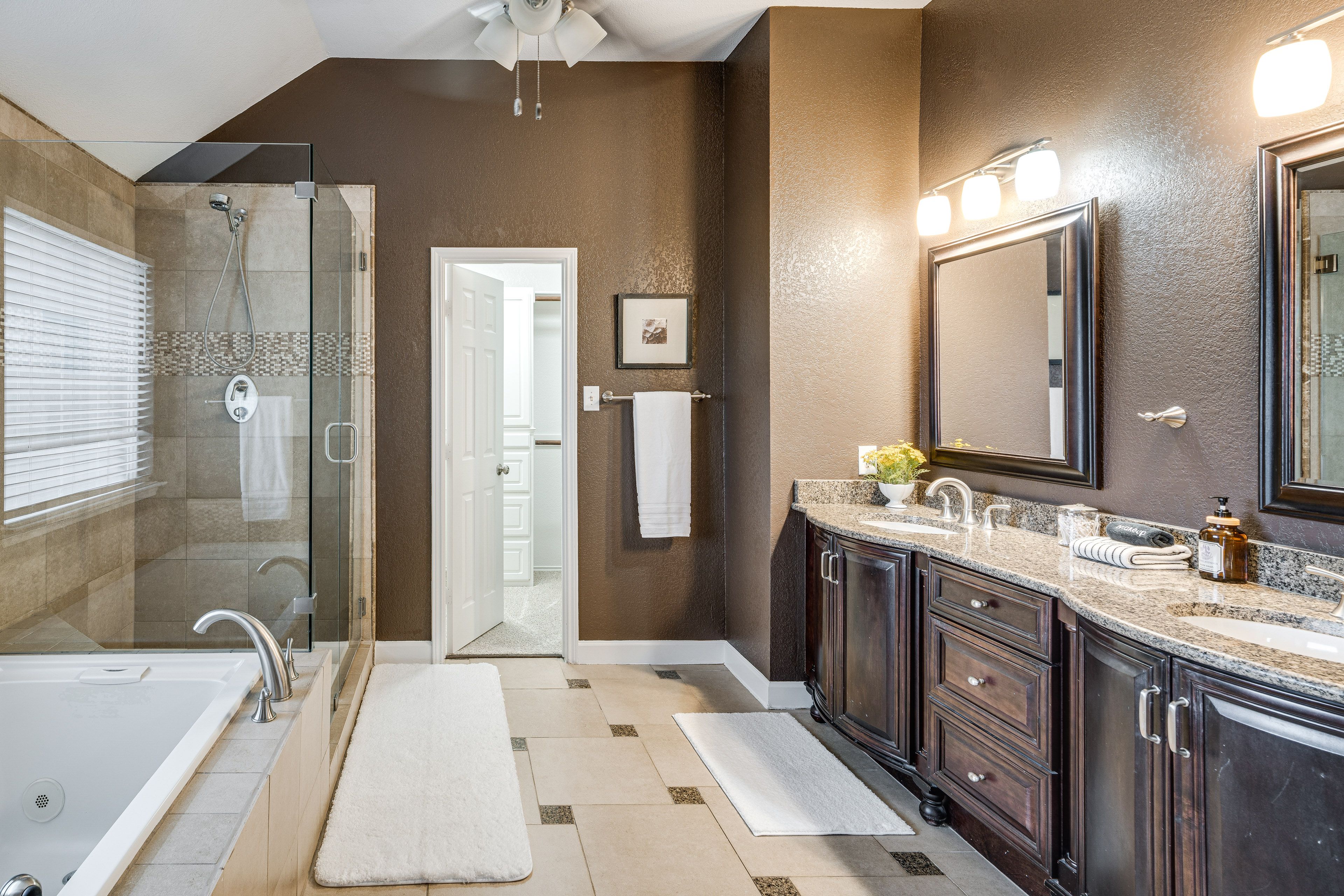 Full Bathroom | 2nd Floor