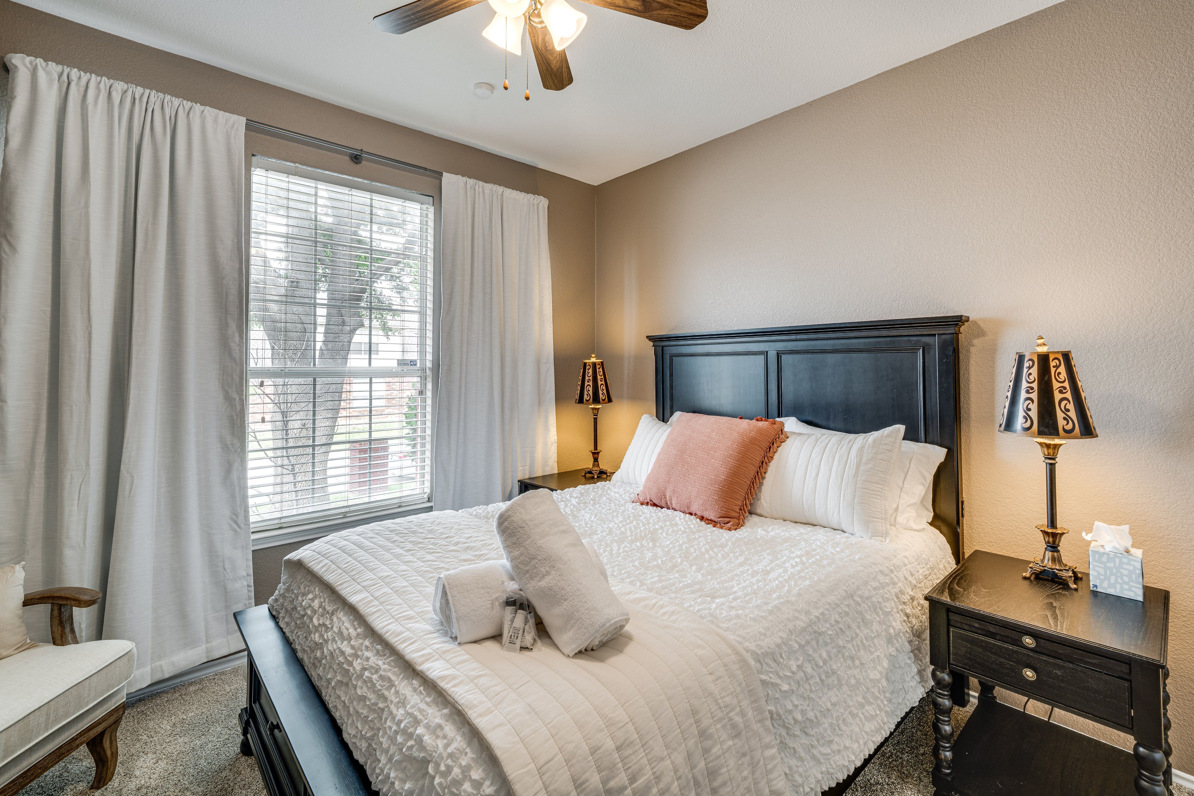 Bedroom 1 | Queen Bed | 1st Floor