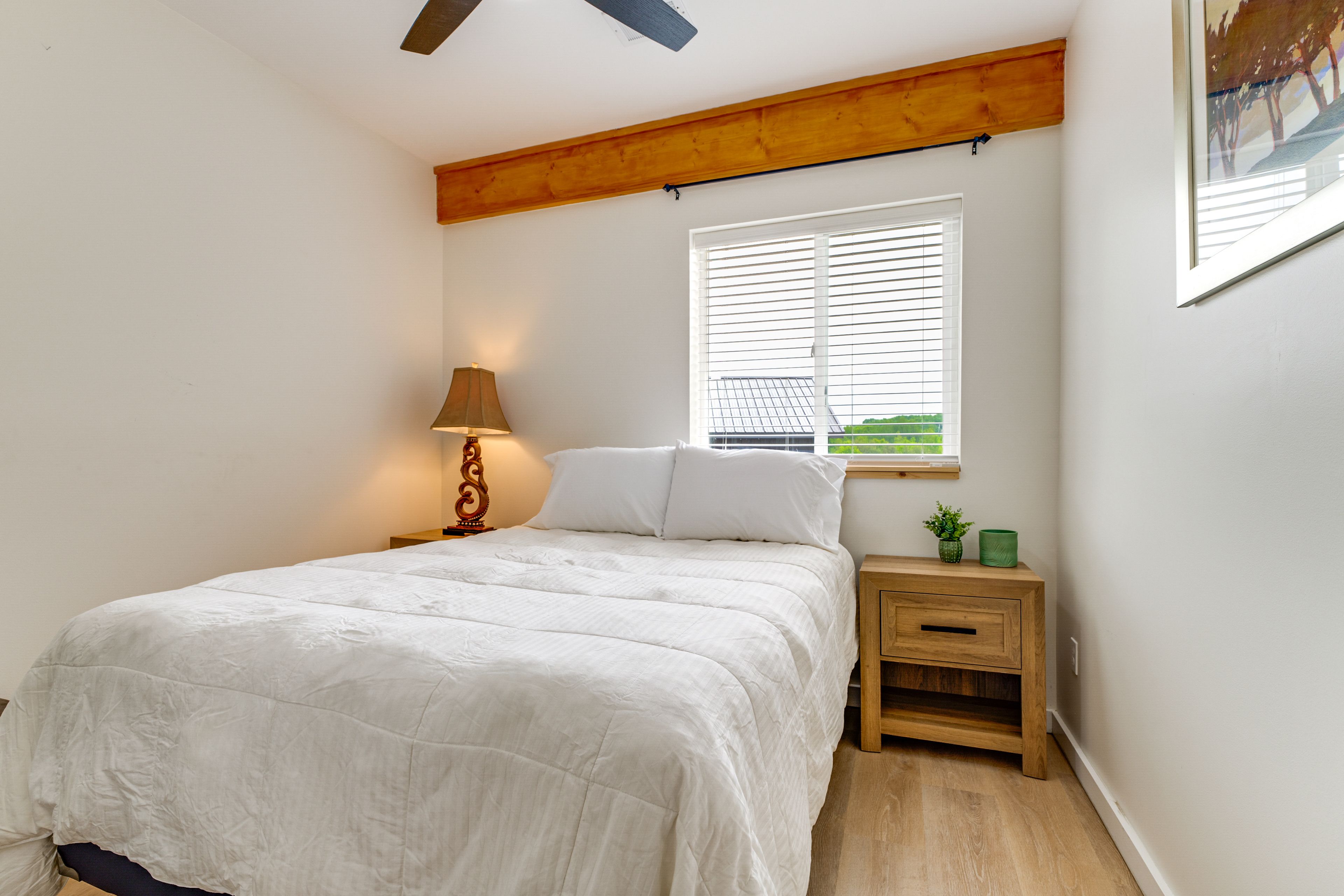 Bedroom 3 | Queen Bed