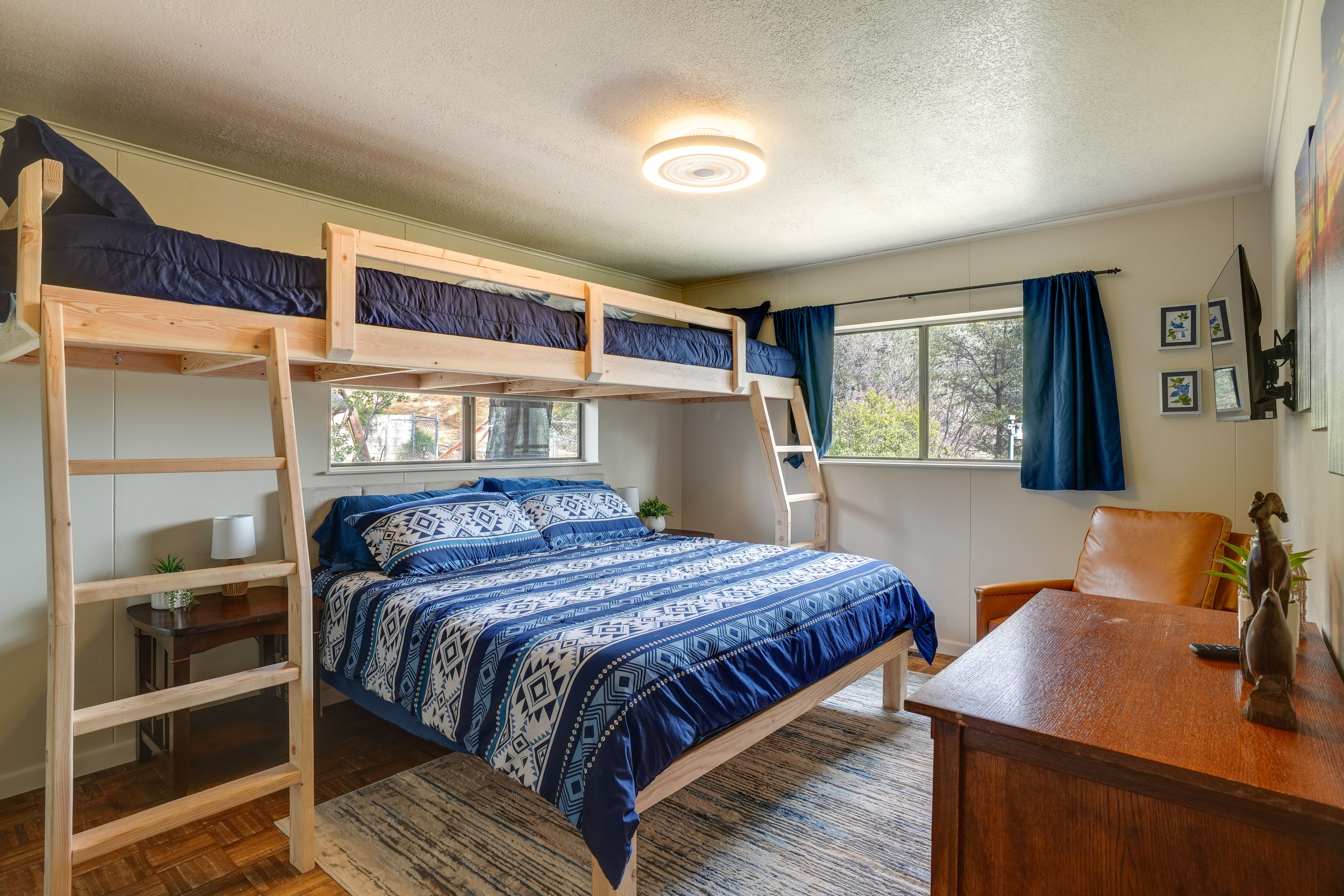 Bedroom 2 | King Bed | 2 Lofted Twin Beds