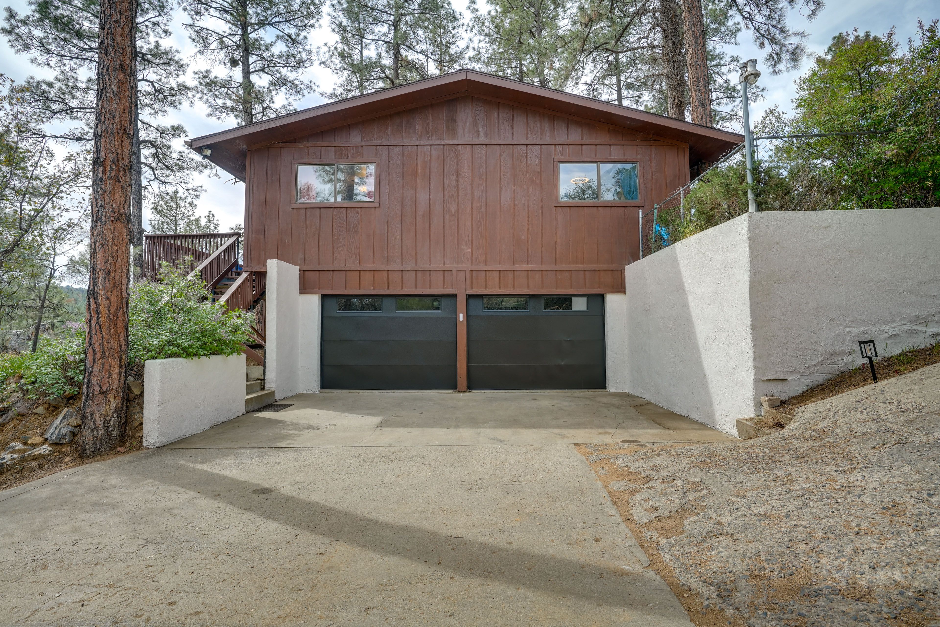 Driveway | 4 Vehicles