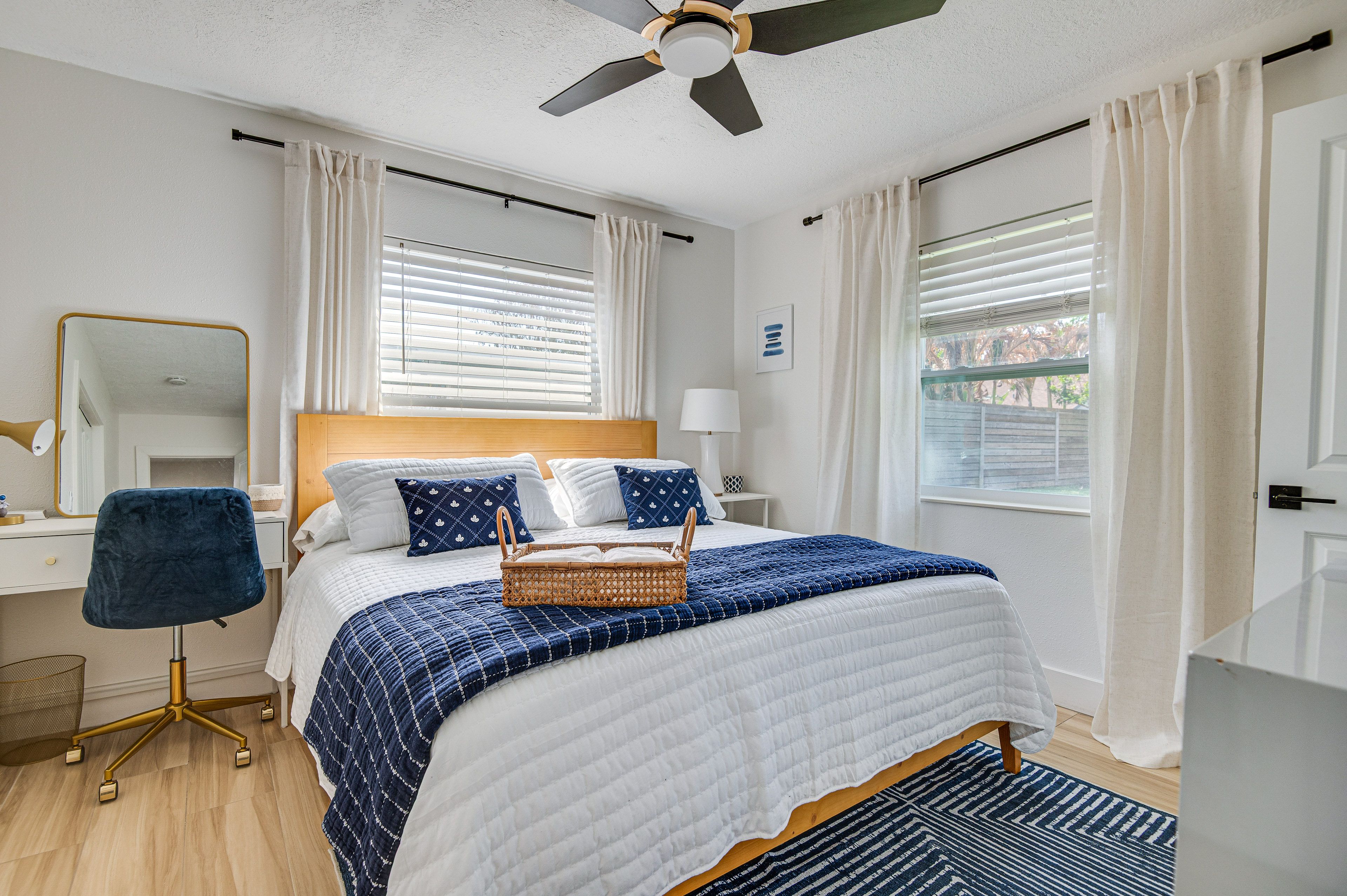 Bedroom 1 | King Bed