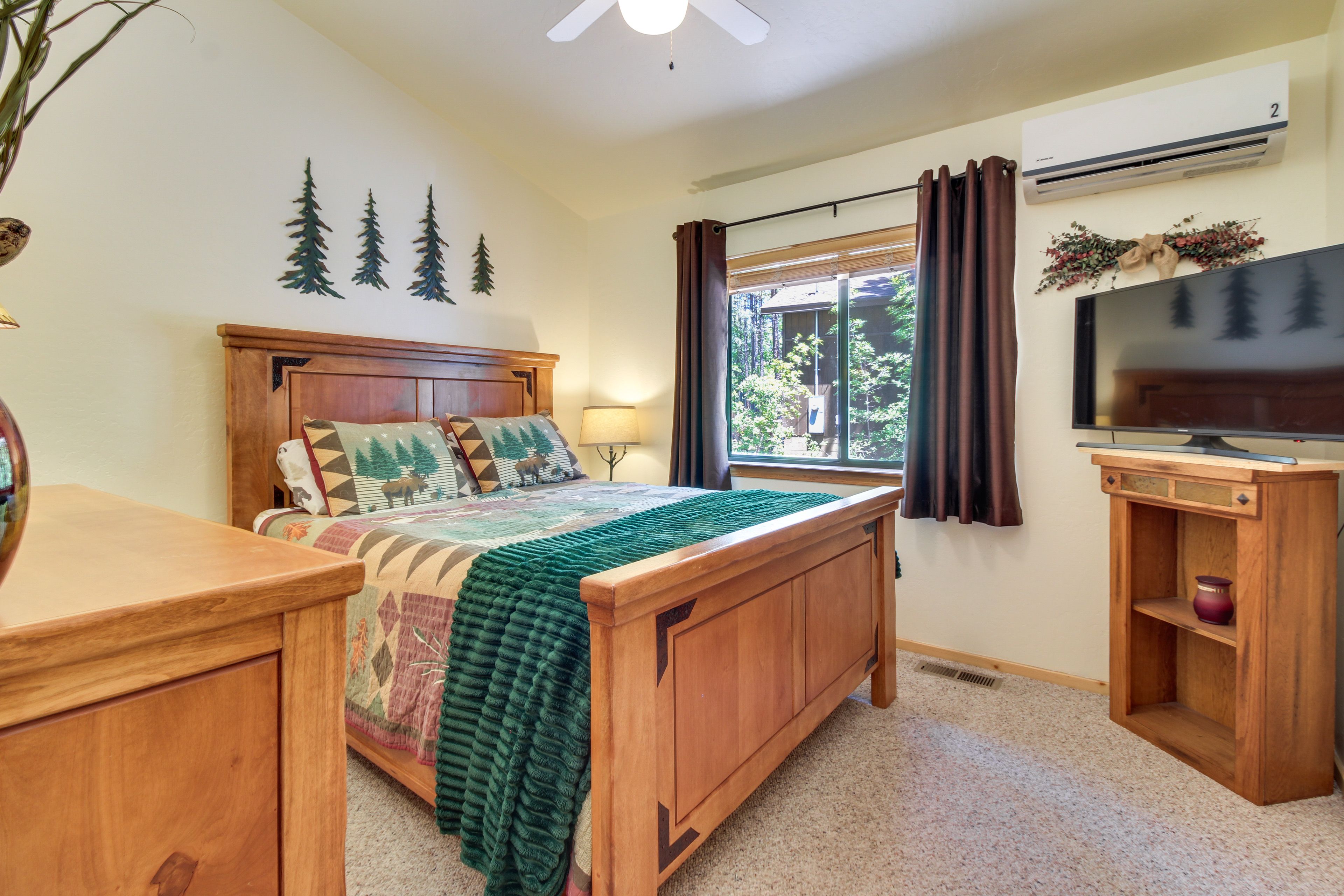 Bedroom 2 | Queen Bed