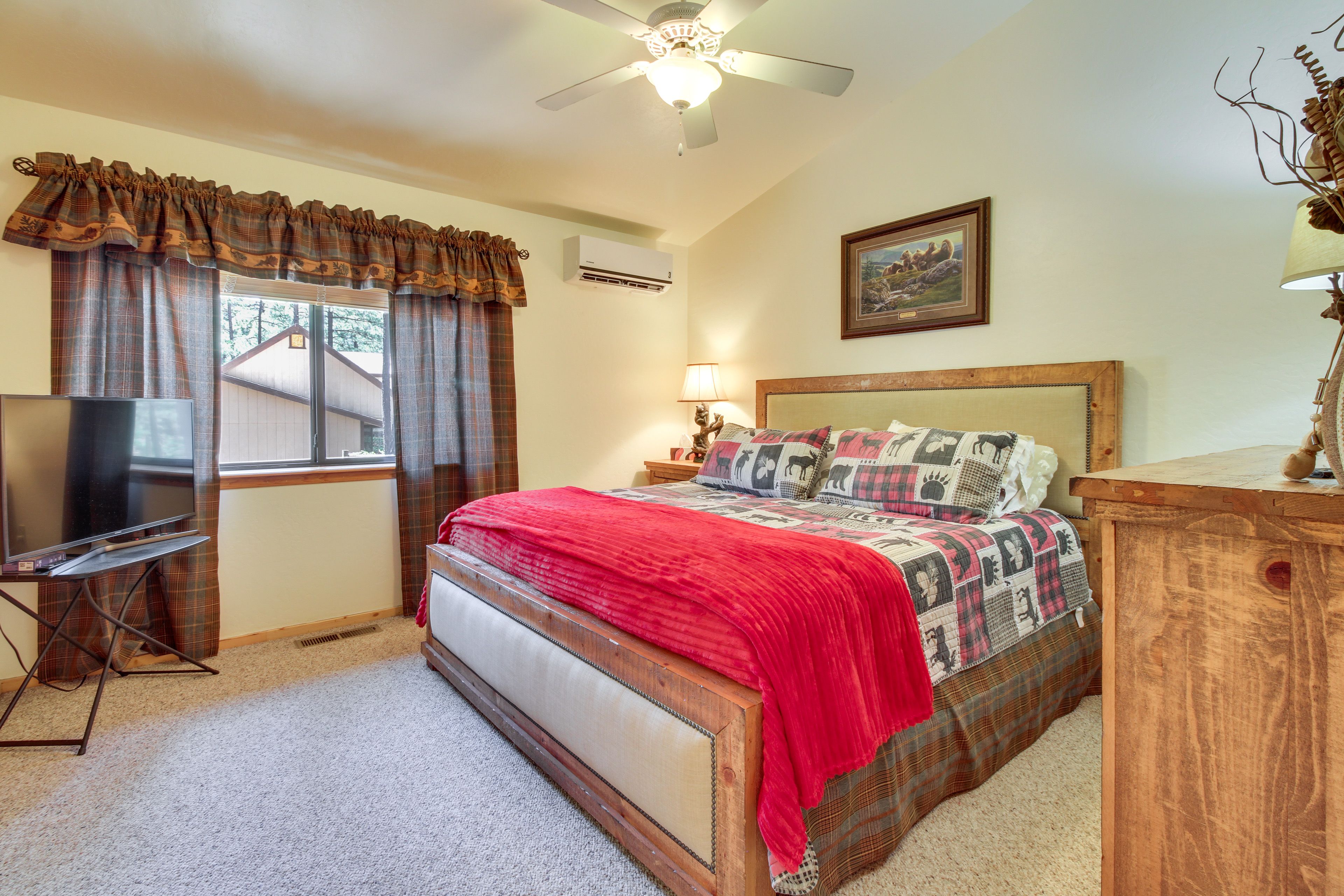 Bedroom 1 | King Bed