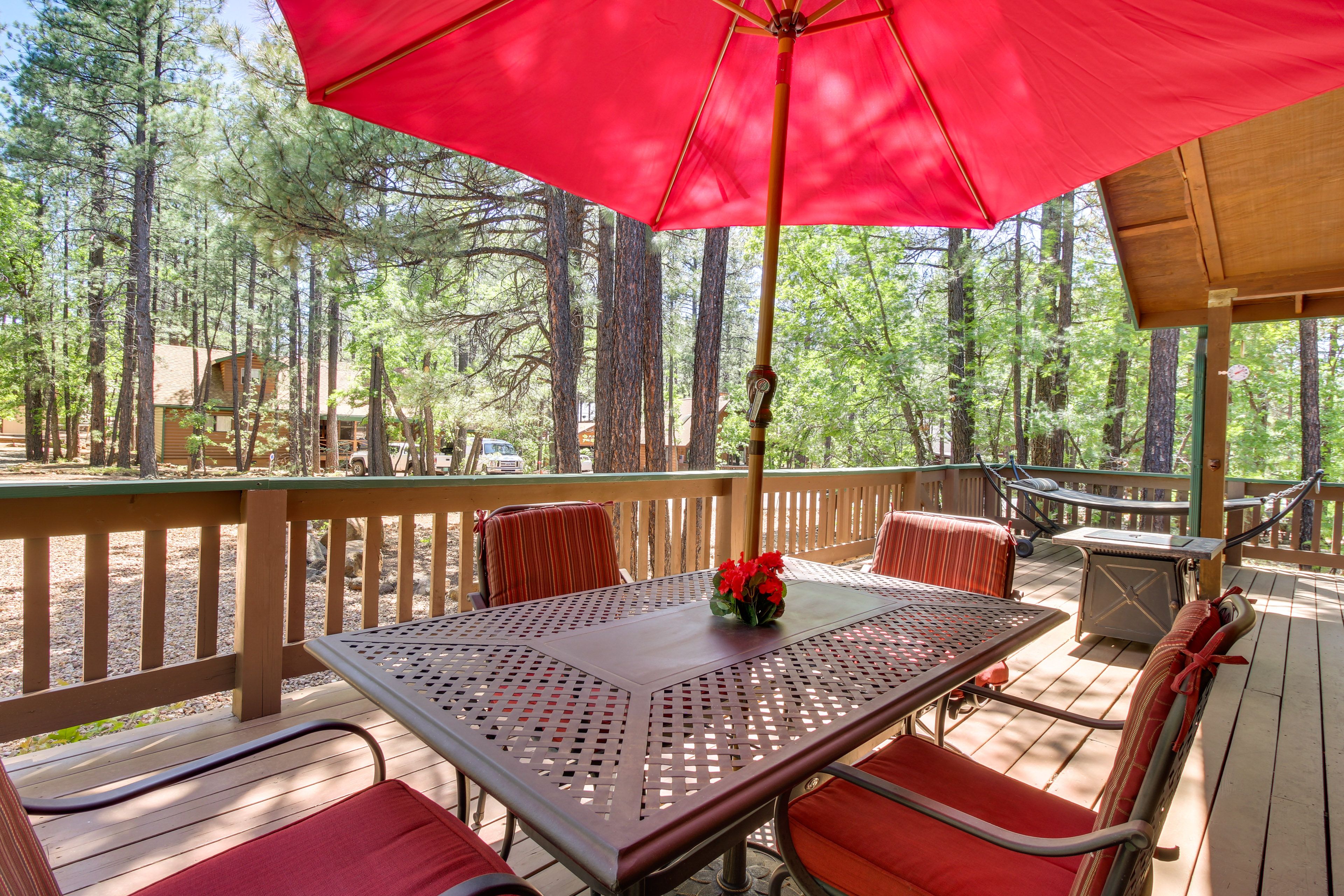 Pinetop Vacation Rental | 3BR | 2BA | 1,400 Sq Ft | 3 Steps for Access