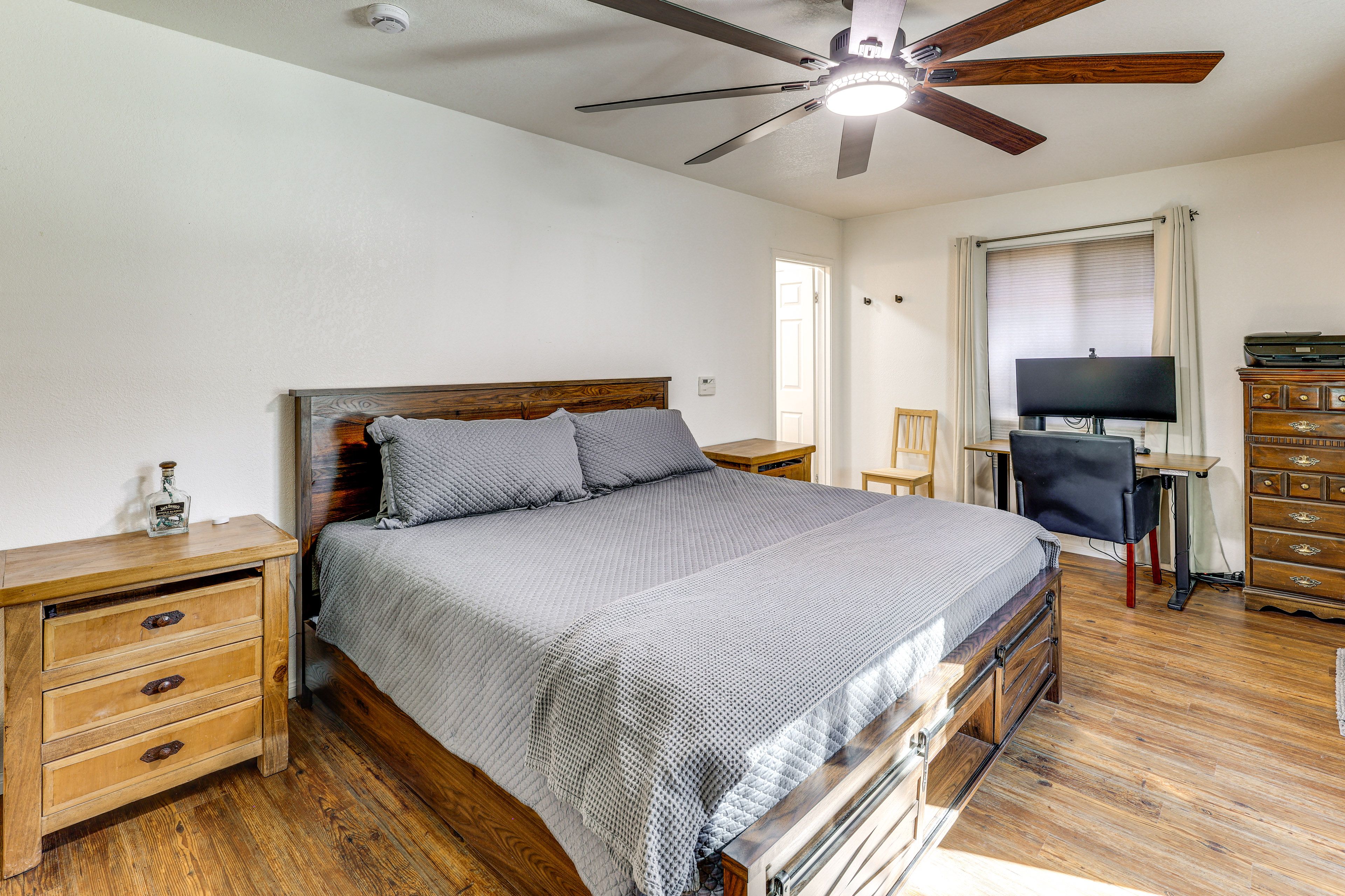 Bedroom 1 | King Bed