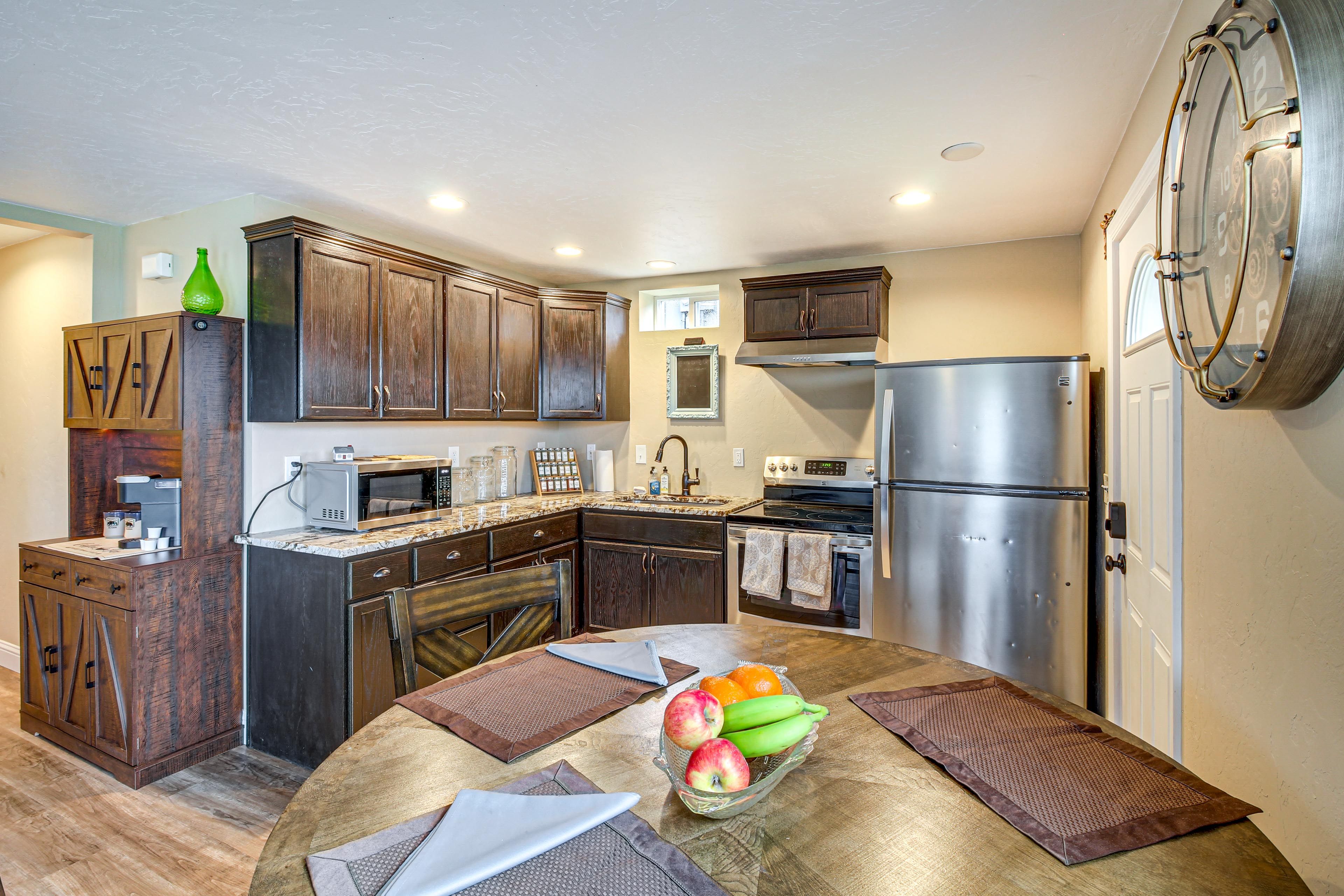 Kitchen & Dining Area
