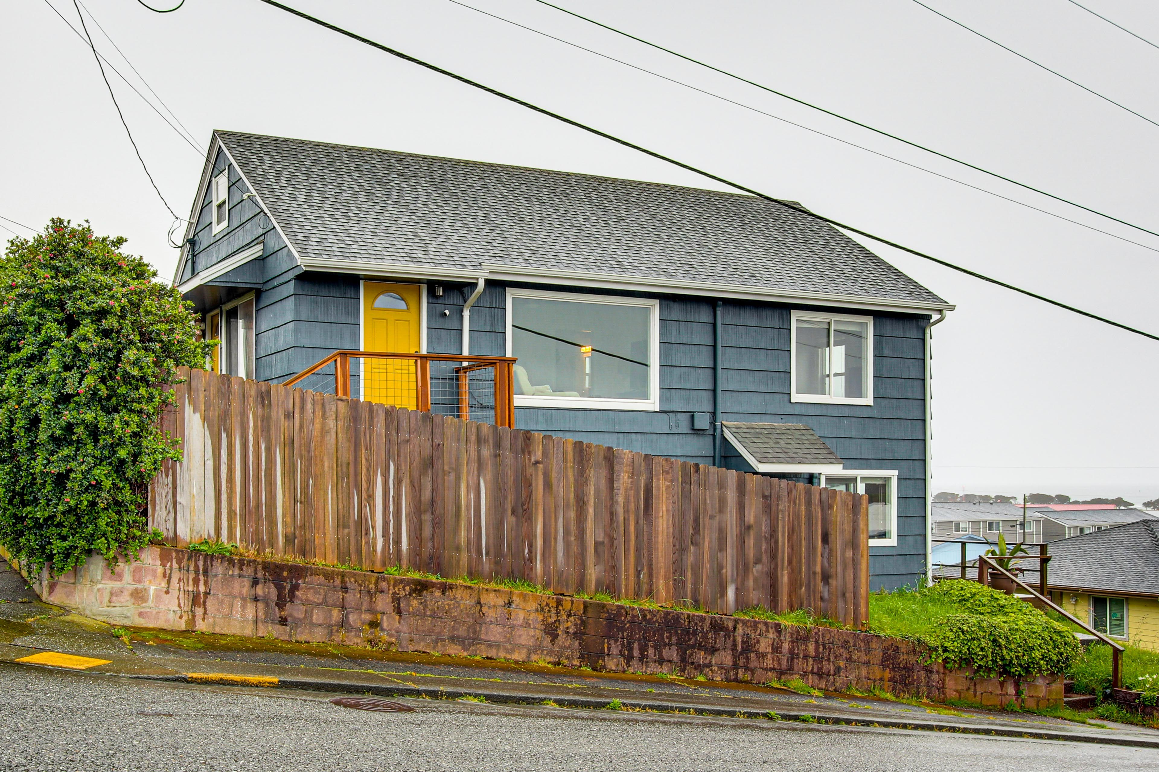 Gold Beach Vacation Rental | 1BR | 1BA | 890 Sq Ft