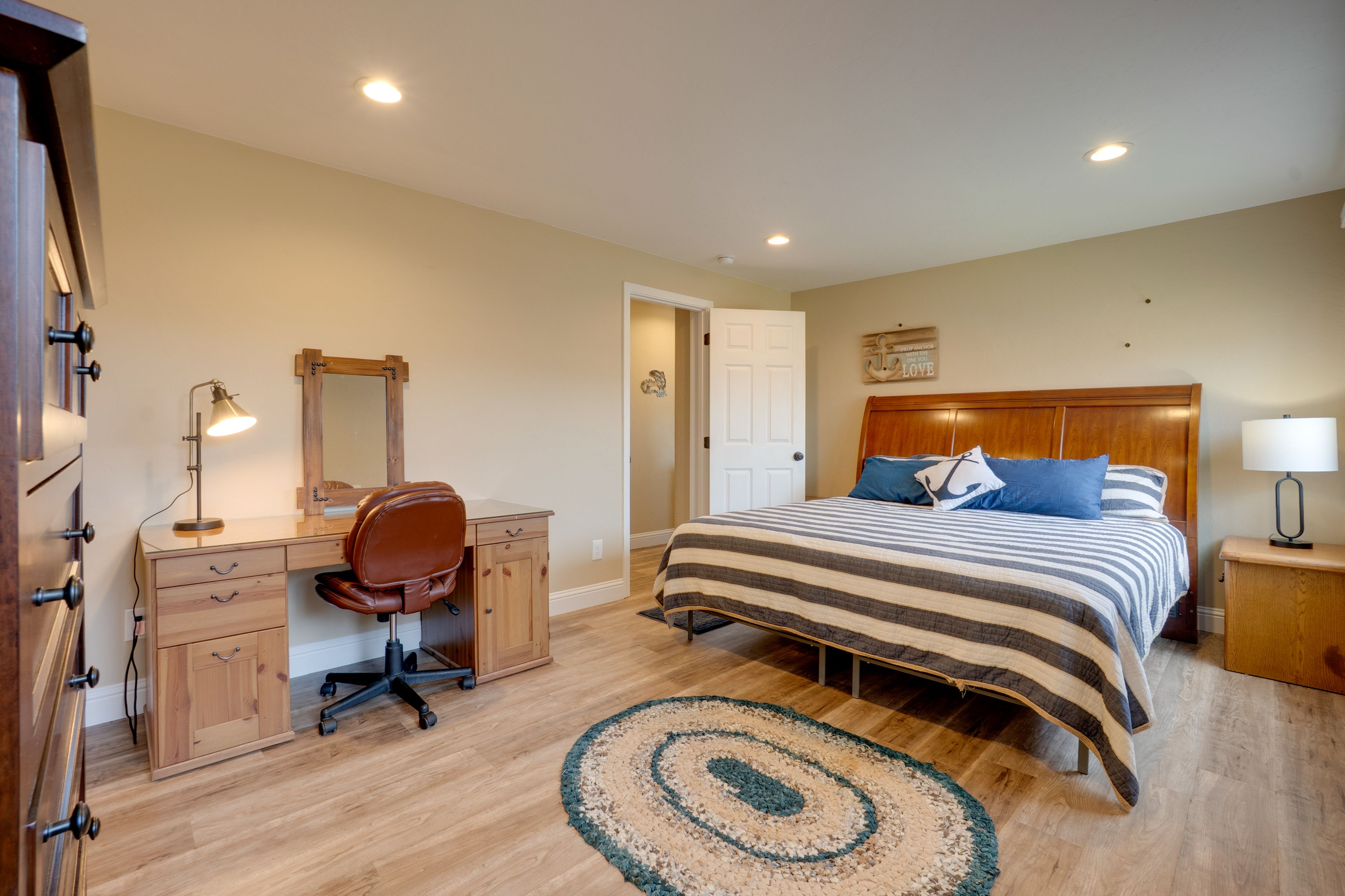 Bedroom 1 | Queen Bed
