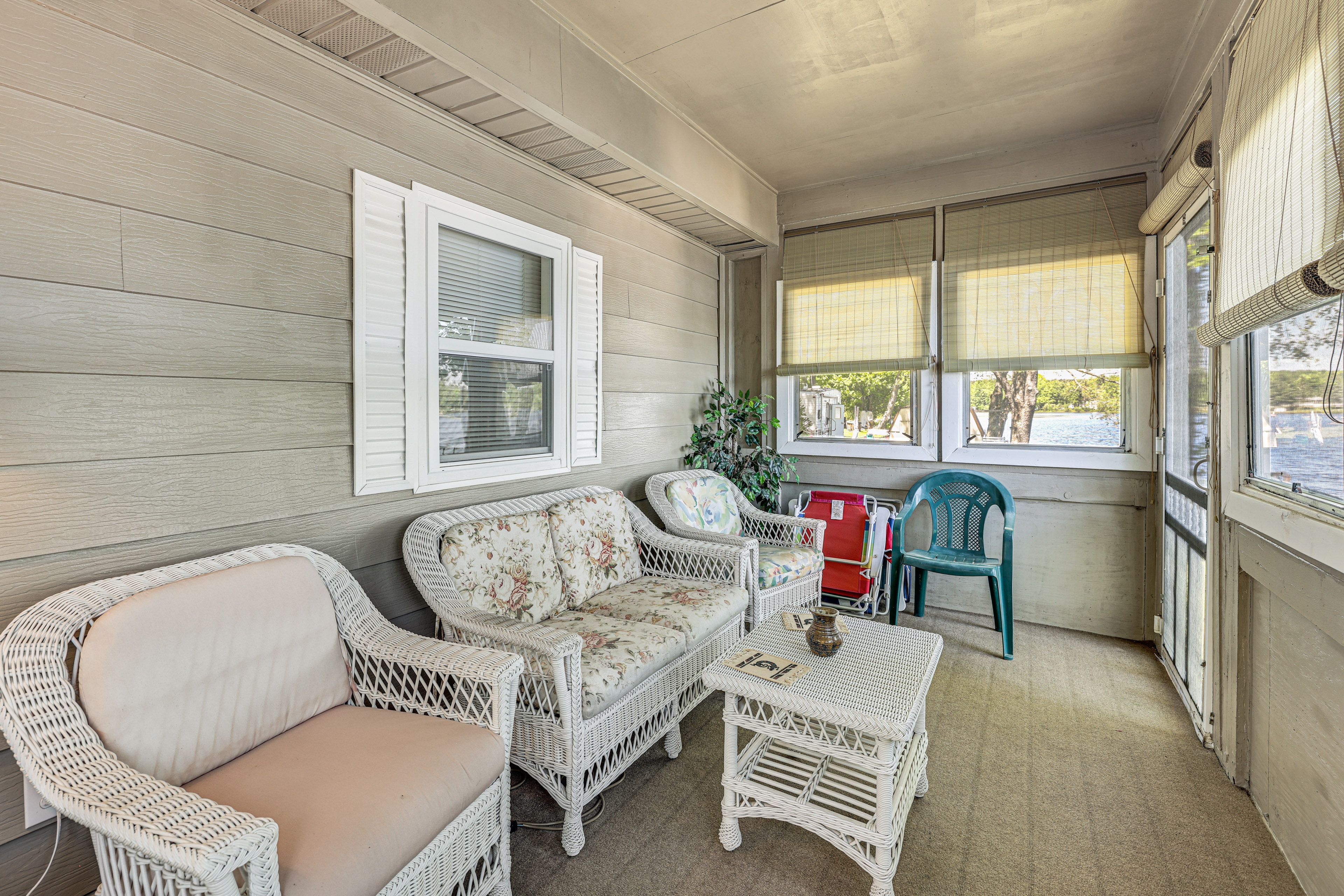 Screened-In Porch