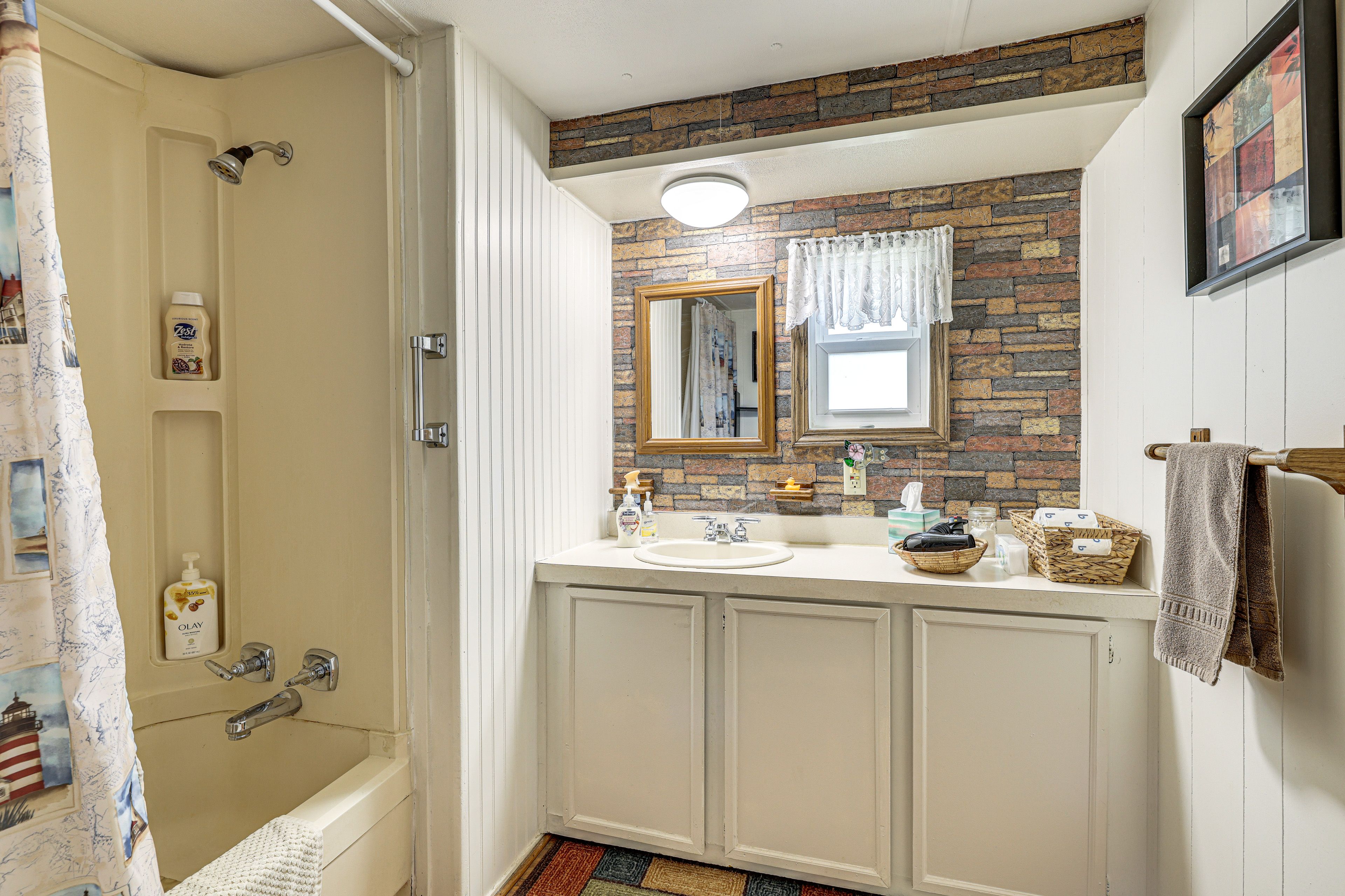Full Bathroom