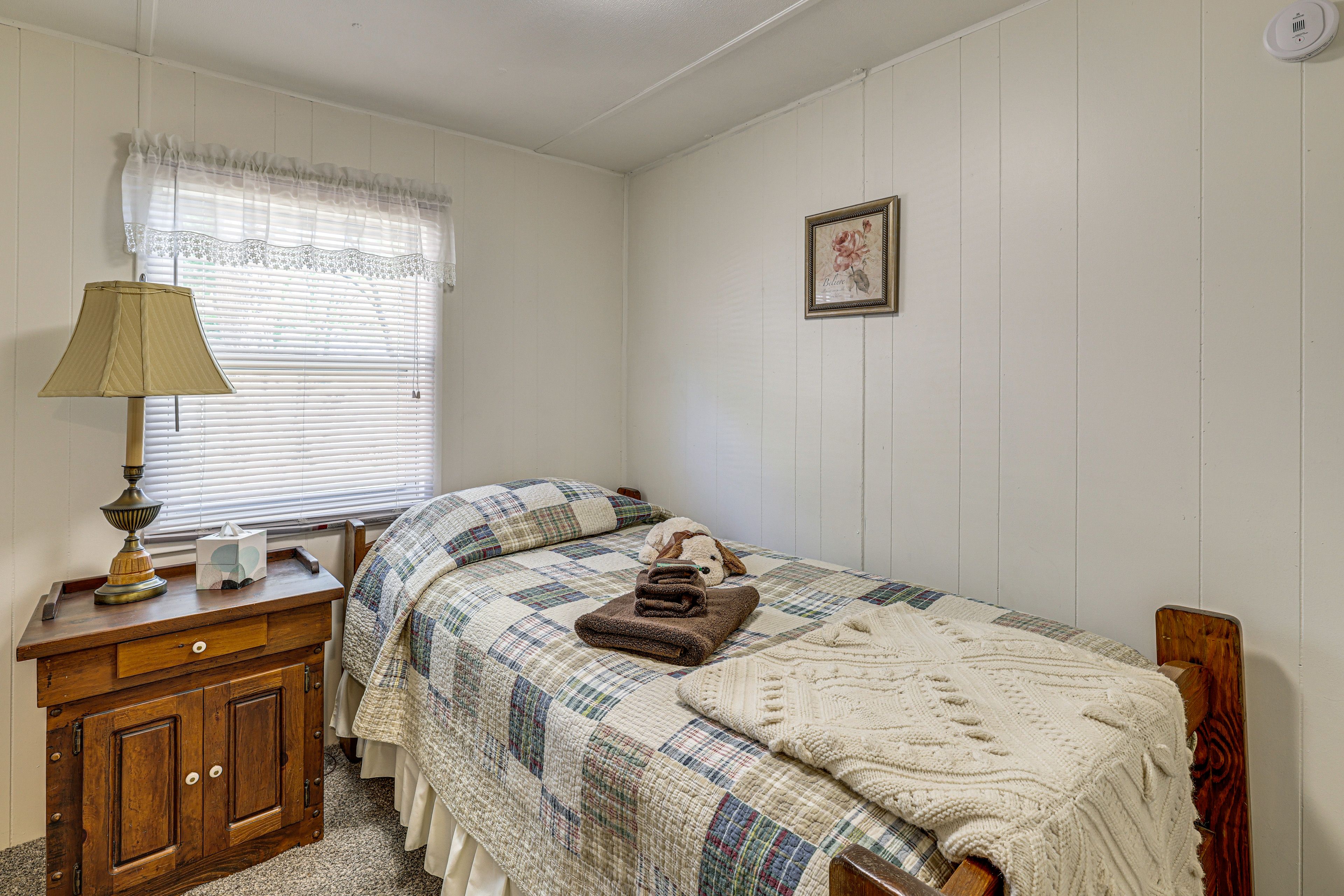 Bedroom 3 | Twin Bed