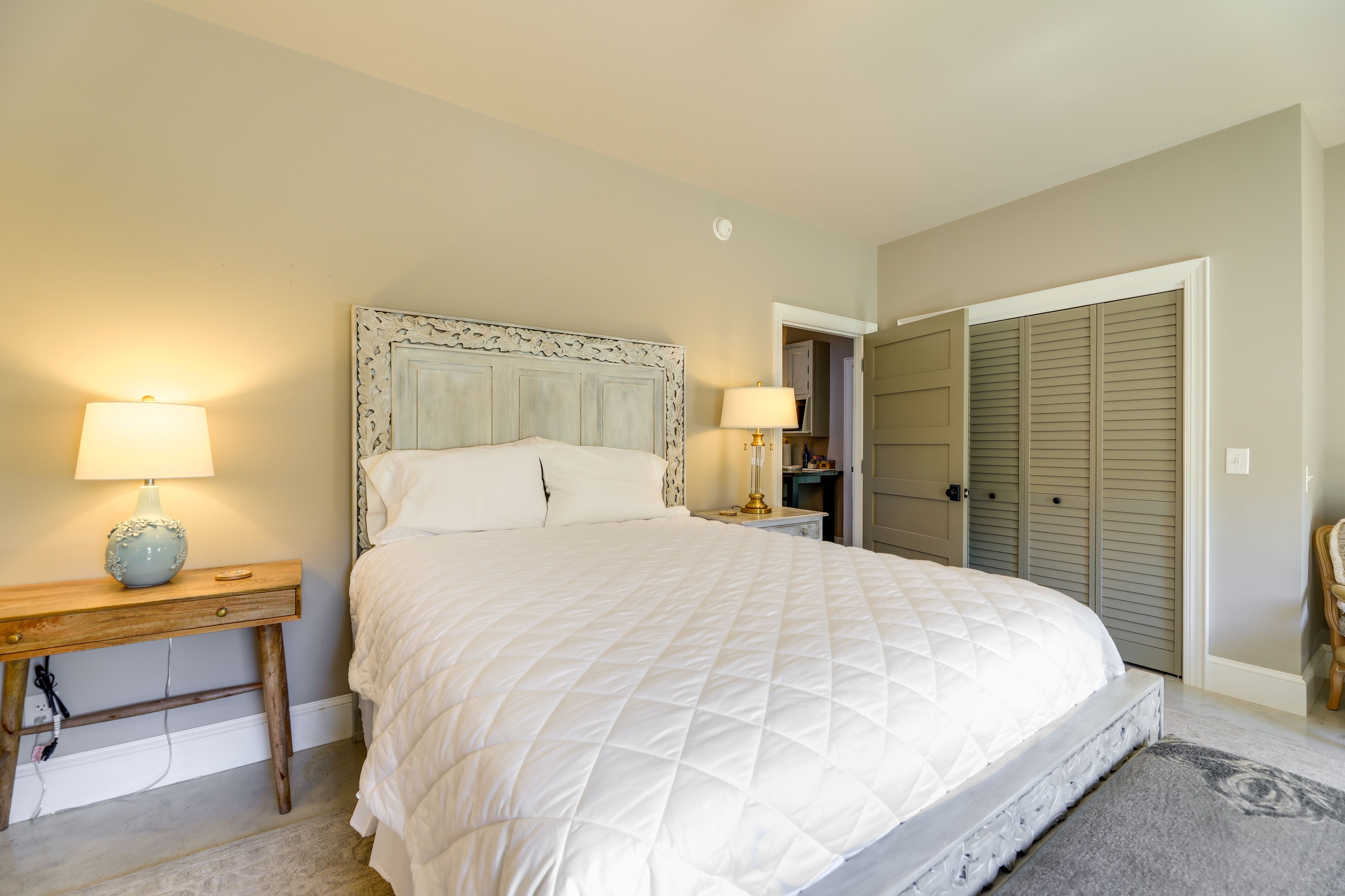 Bedroom 2 | Queen Bed | Smart TV