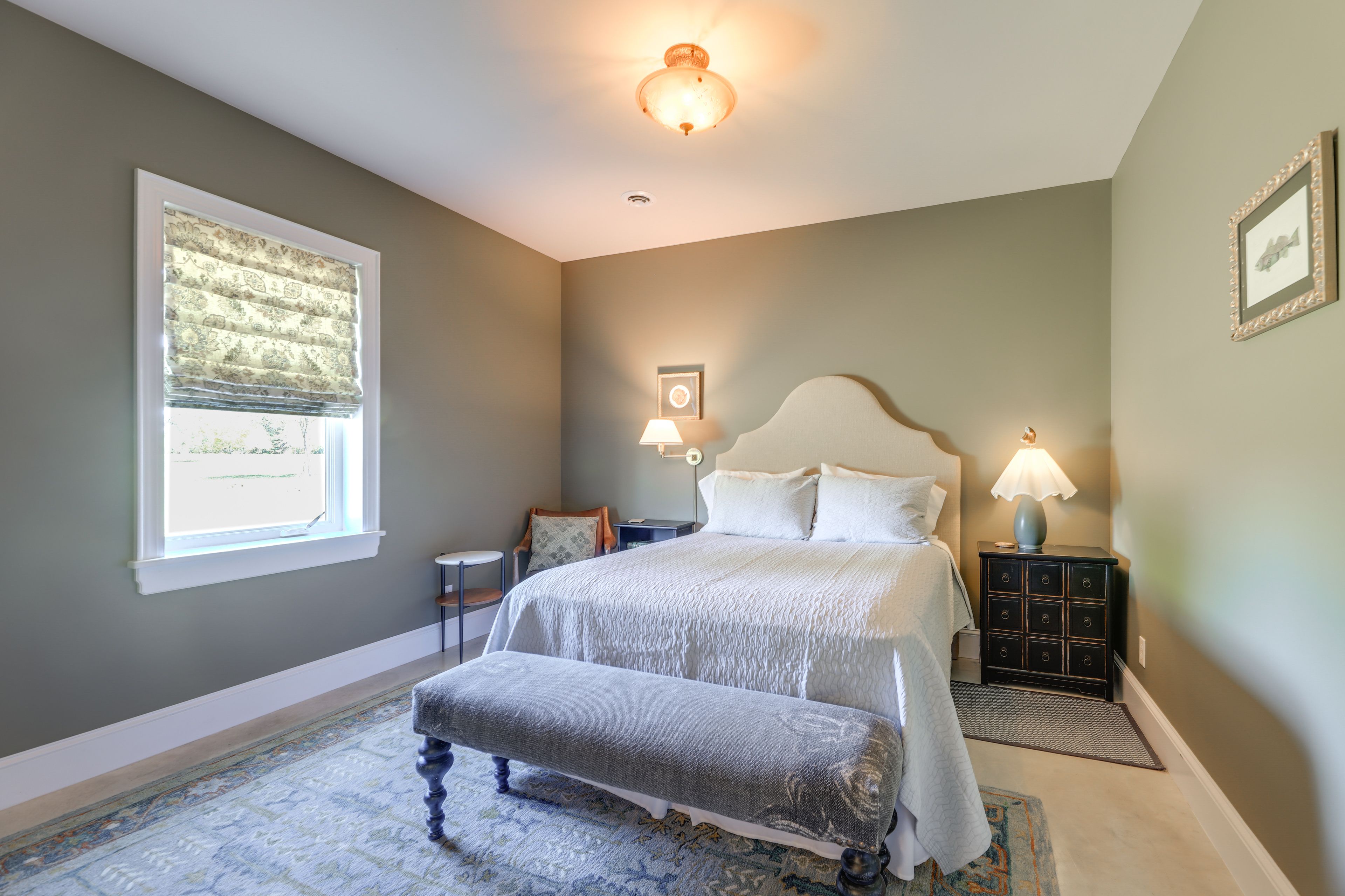 Bedroom 1 | Queen Bed | Smart TV