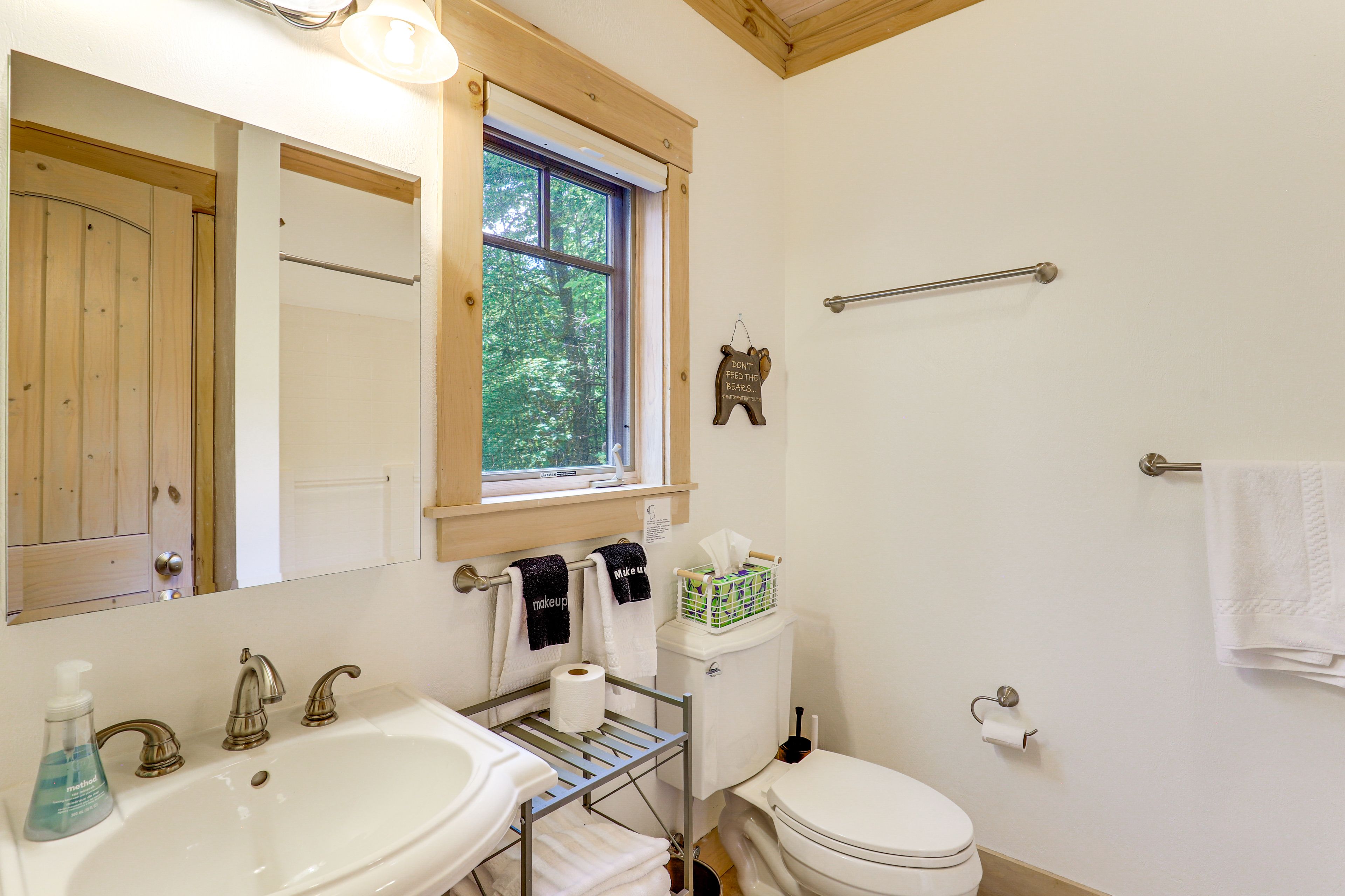 Full Bathroom | 1st Floor