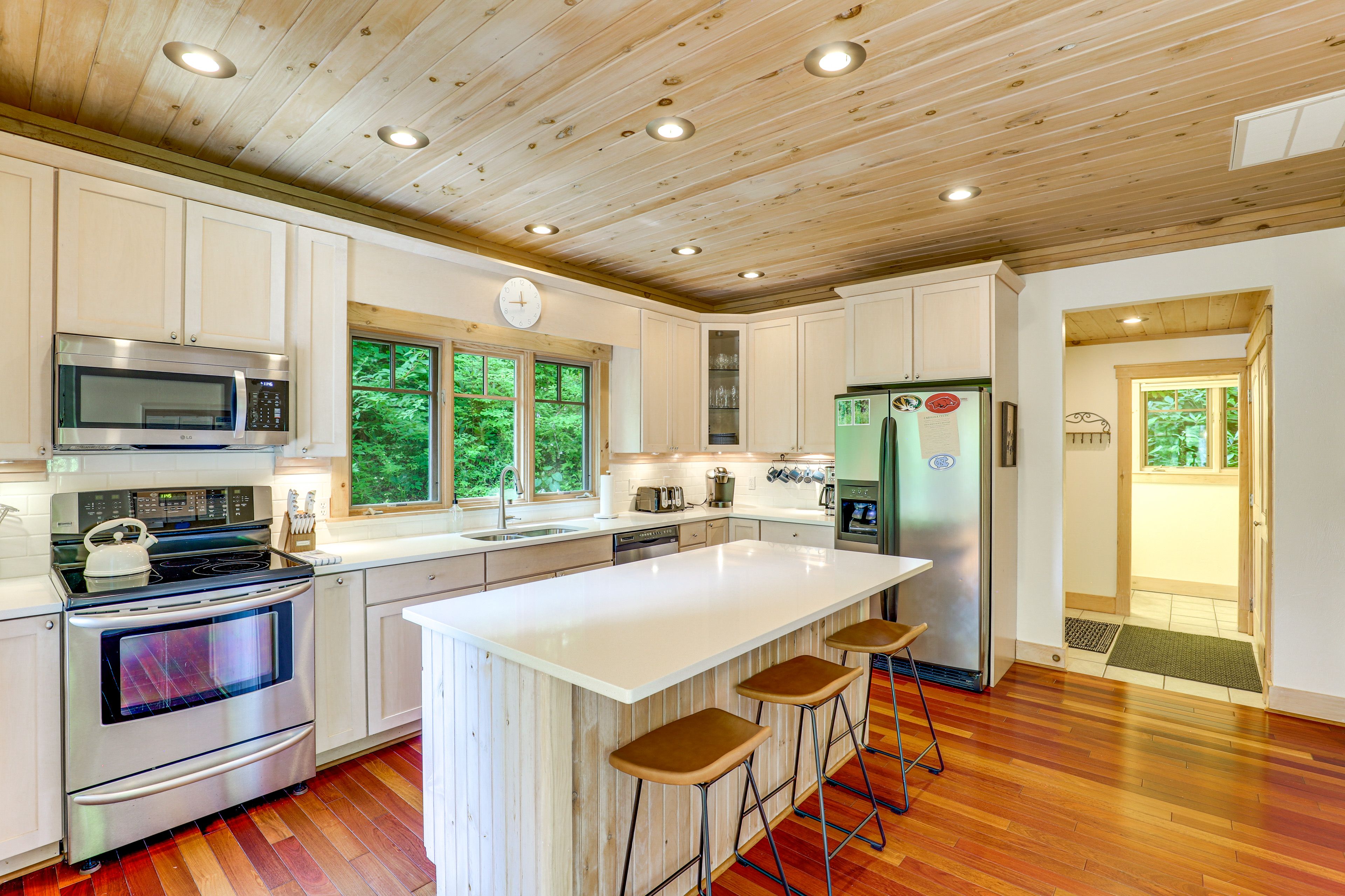 Kitchen | Breakfast Bar