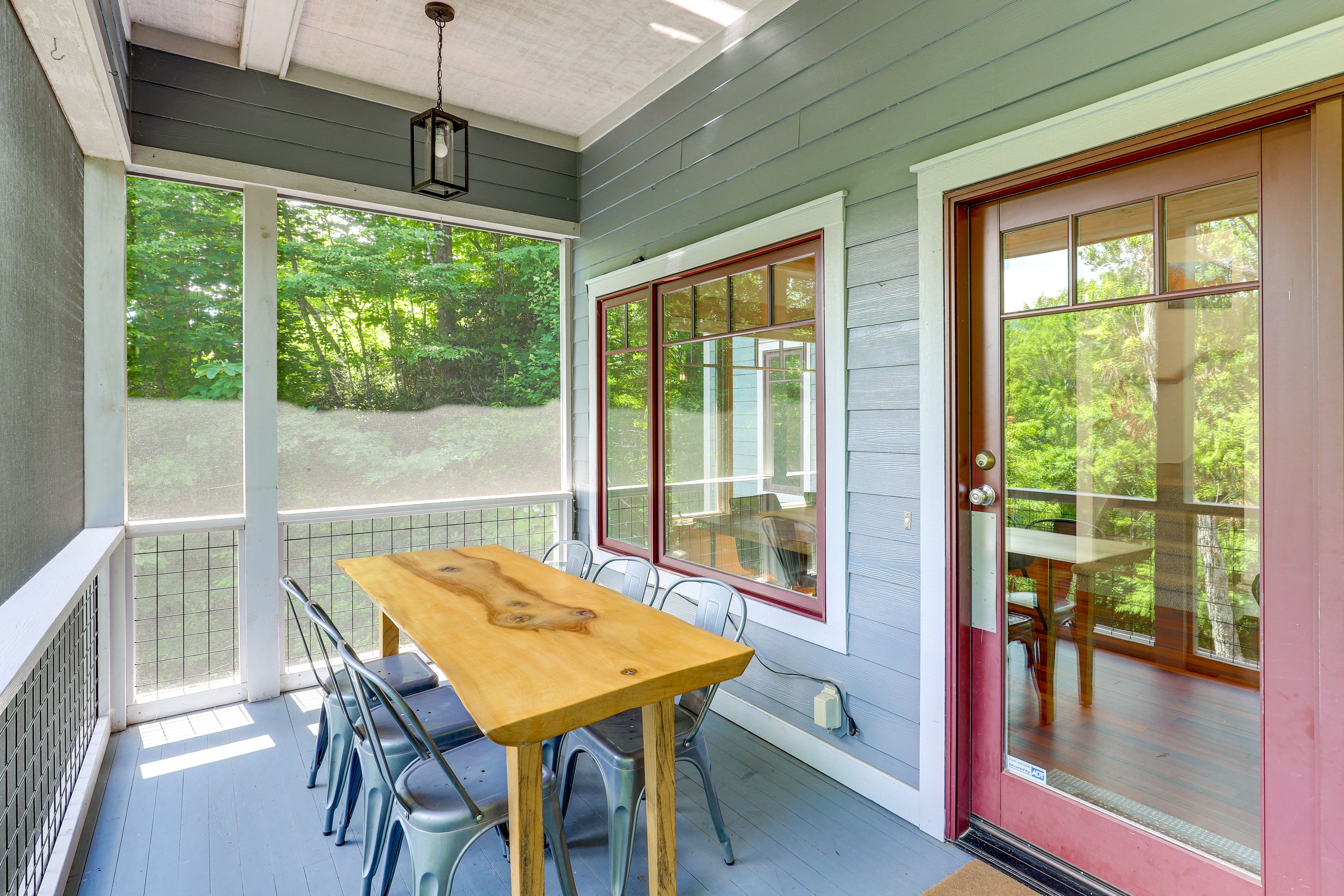 Screened Porch | Dining Area