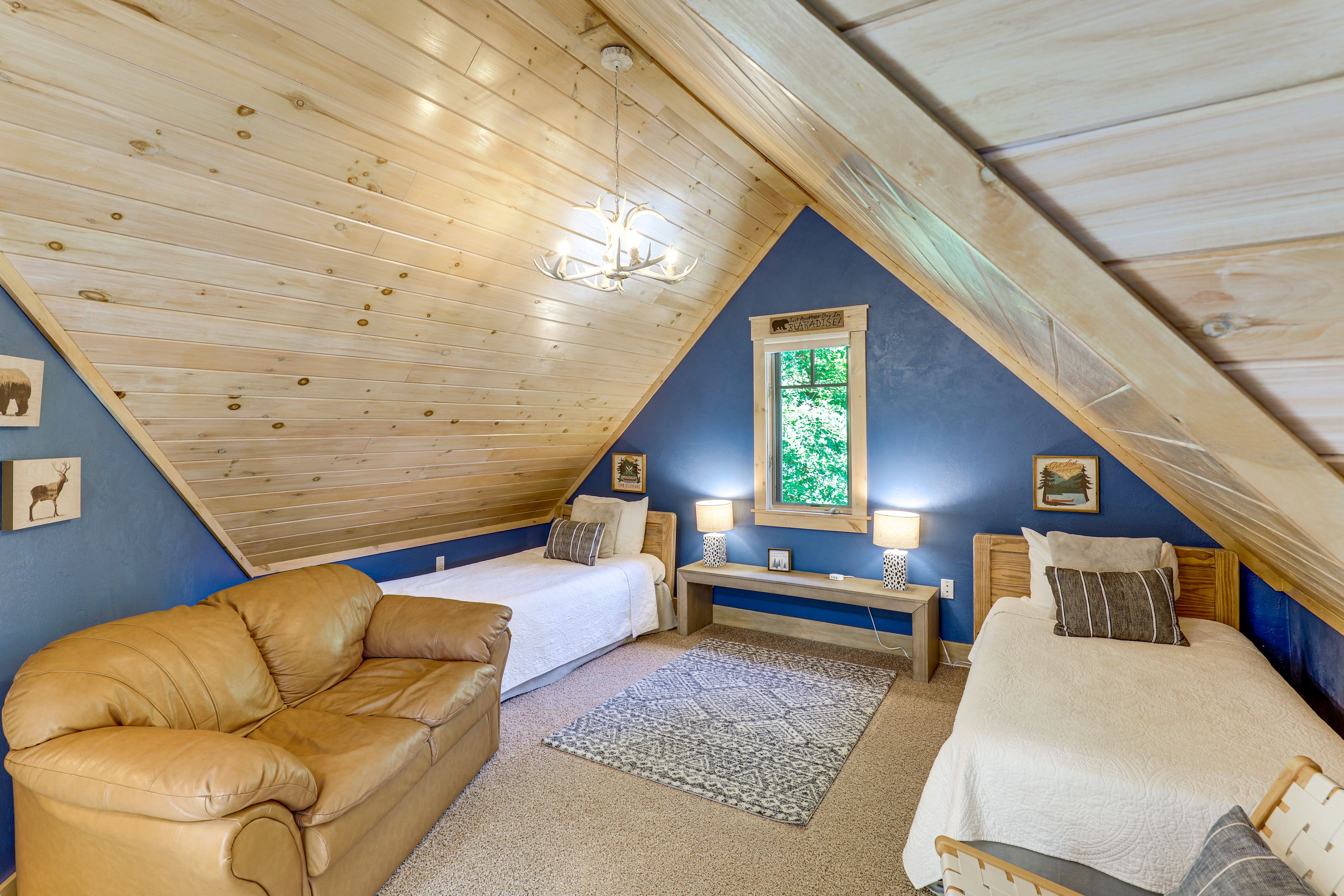 Loft | 2 Twin Beds | 3rd Floor