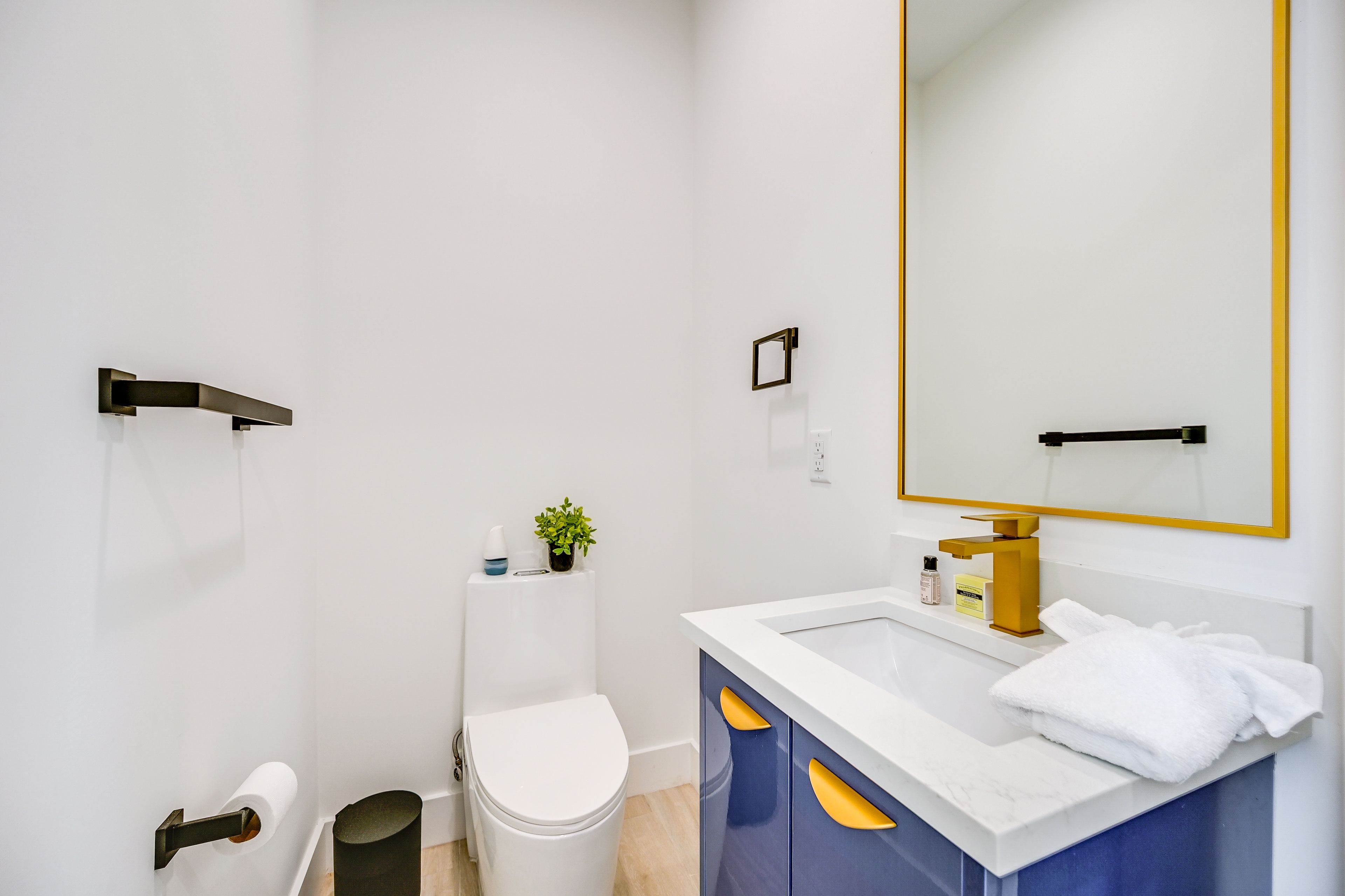 Half Bathroom | 1st Floor