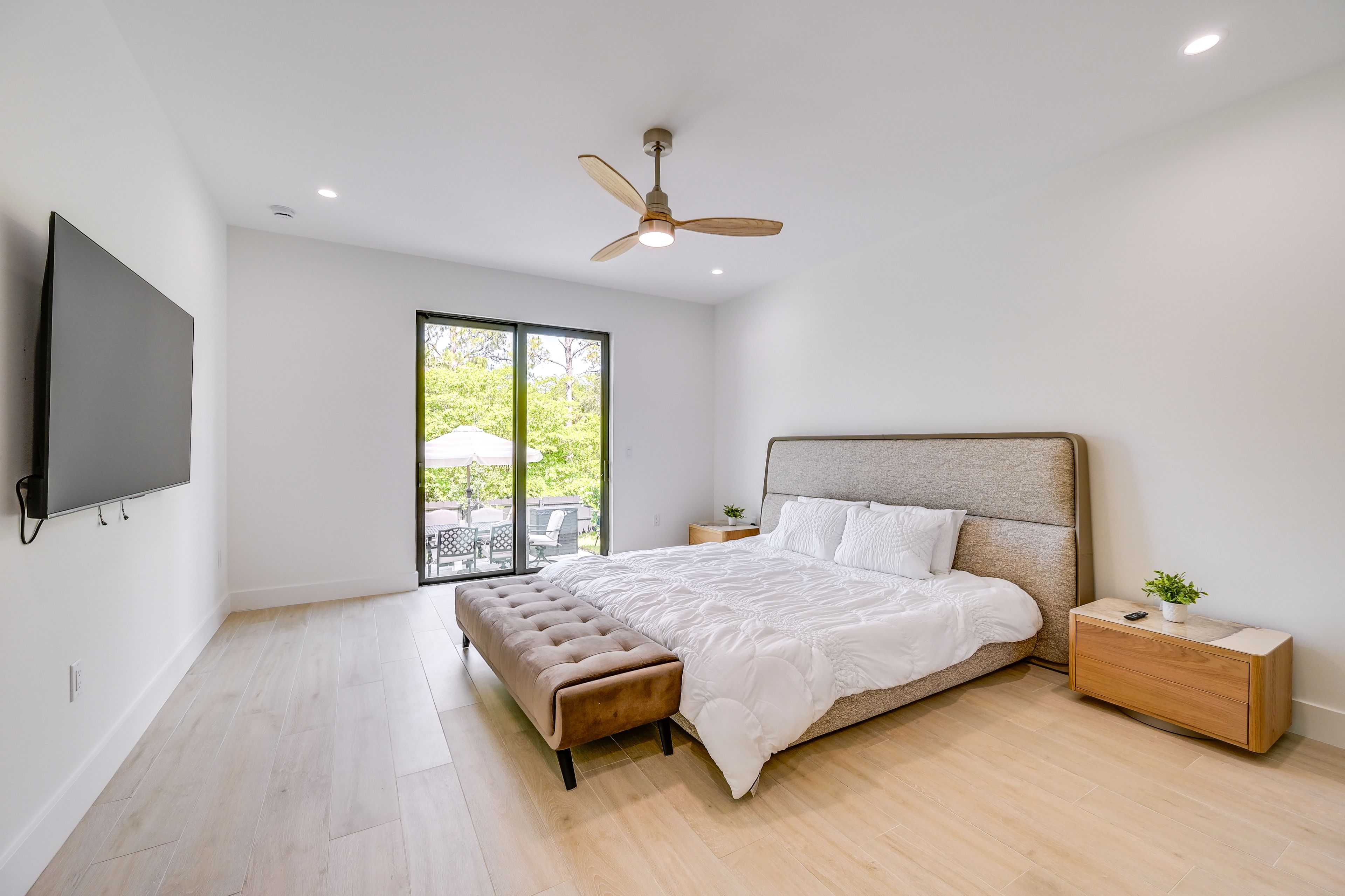 Bedroom 1 | King Bed | 1st Floor