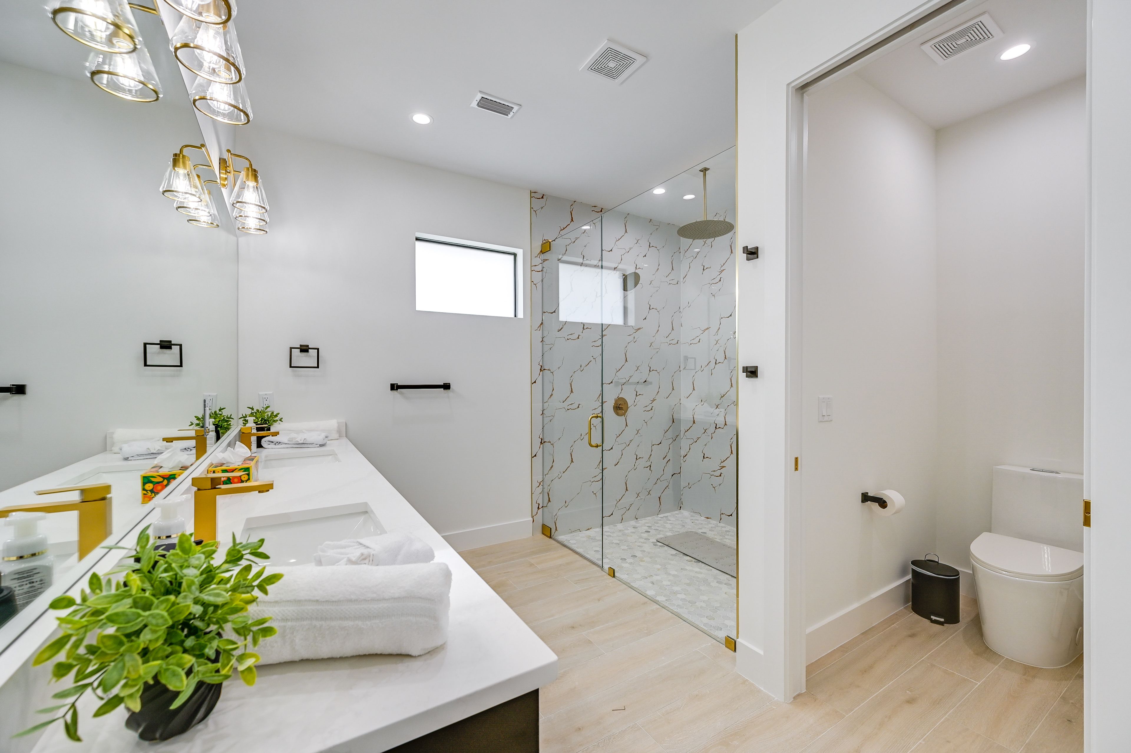 Full Bathroom | 1st Floor