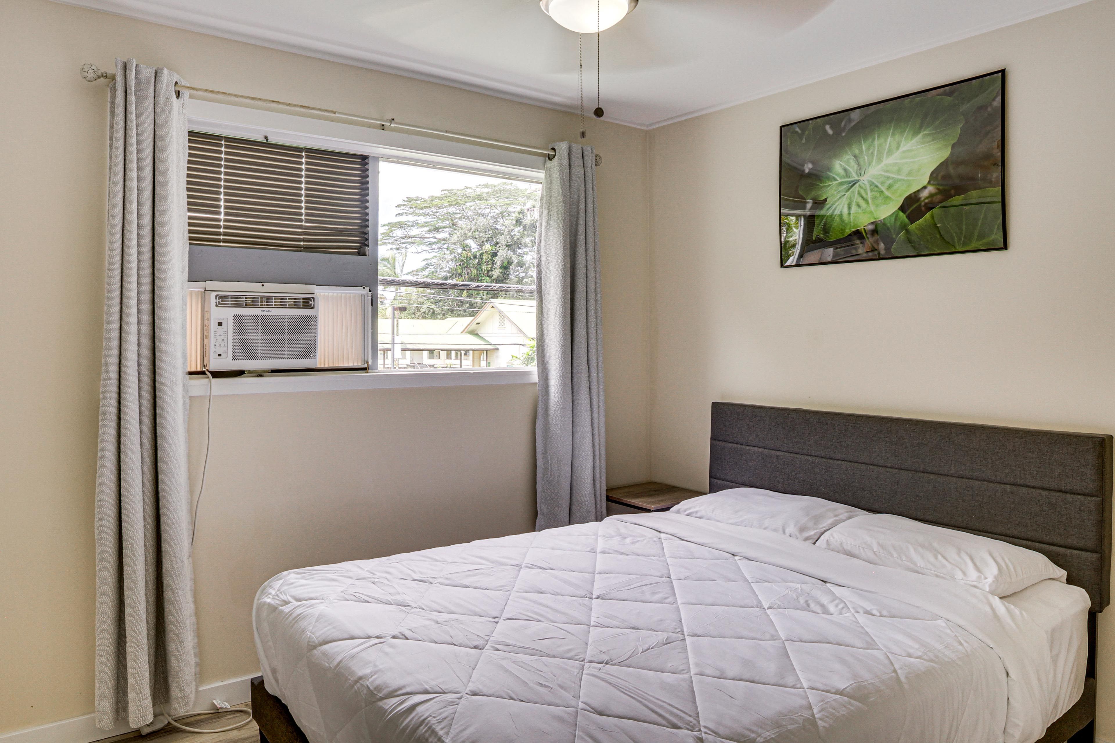 Bedroom 1 | Queen Bed