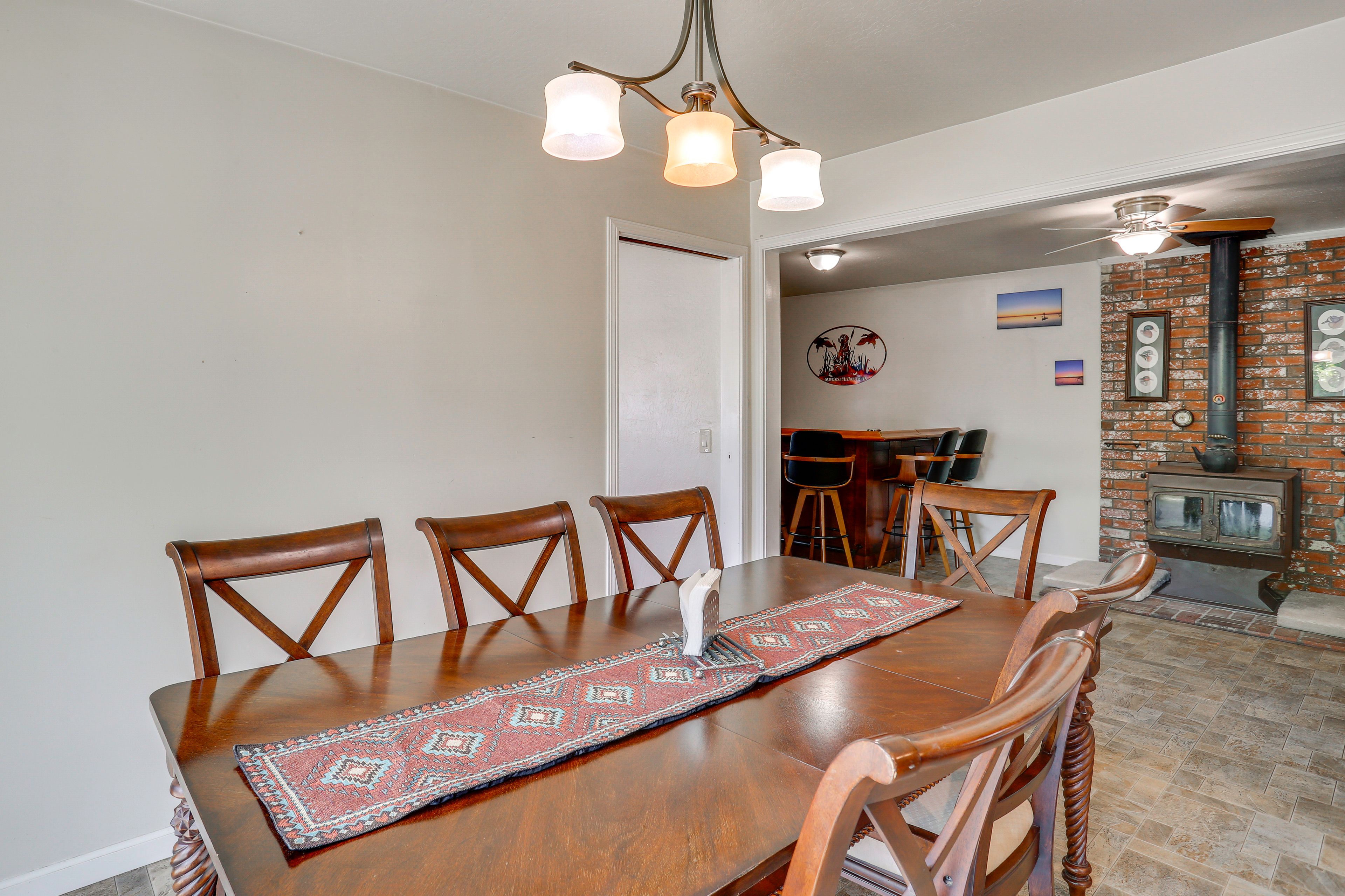 Dining Area | Dishes & Flatware Provided