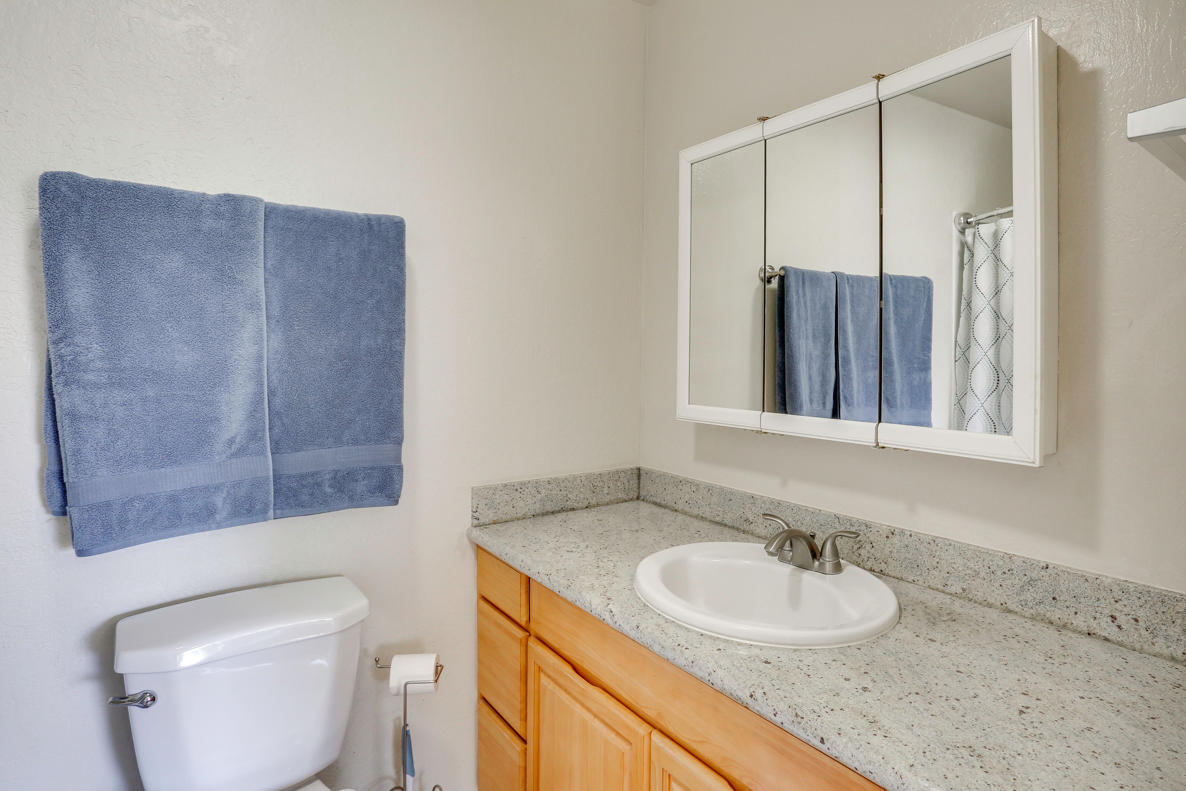 En-Suite Full Bathroom | Towels & Linens Provided