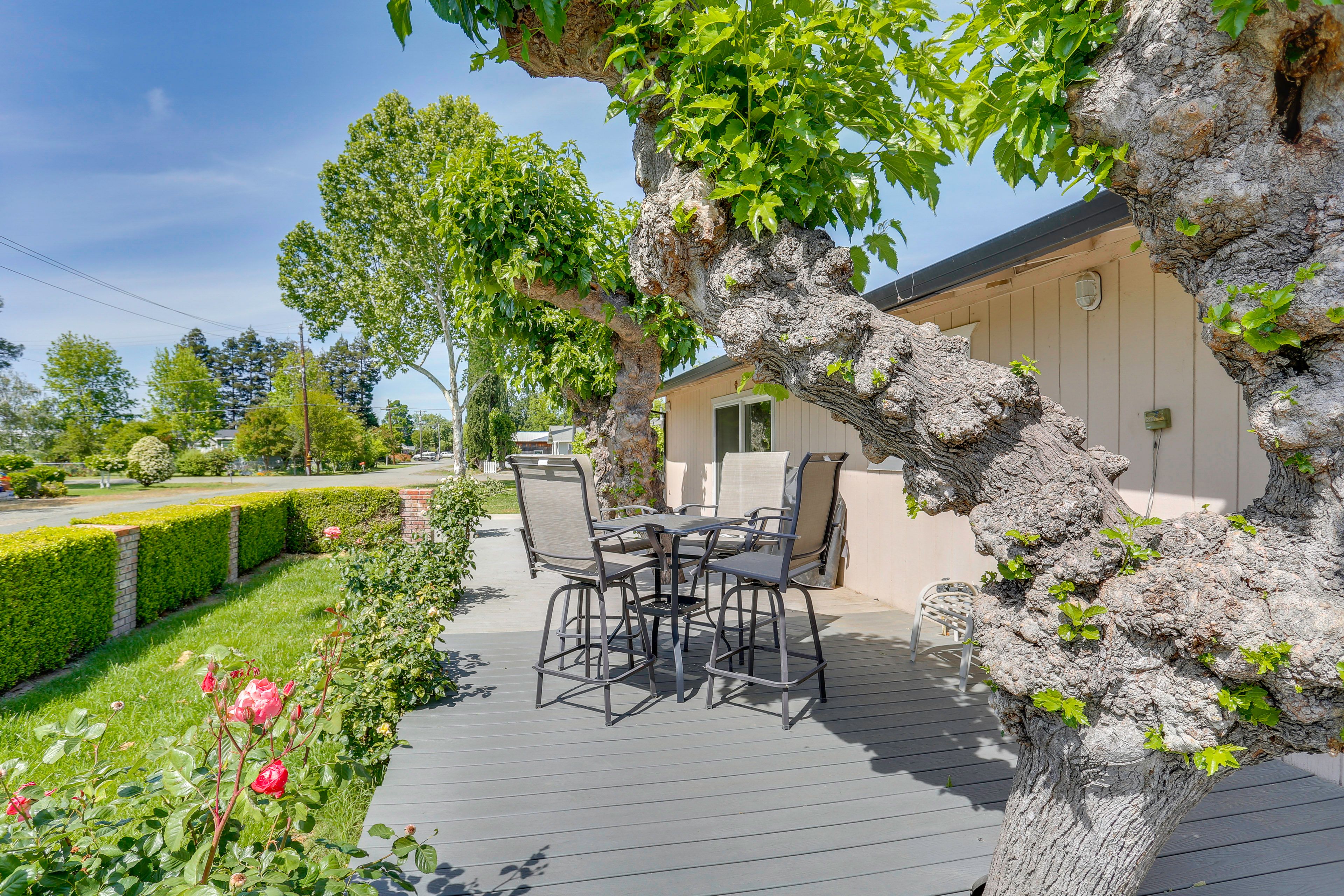 Furnished Deck | Outdoor Dining & Seating