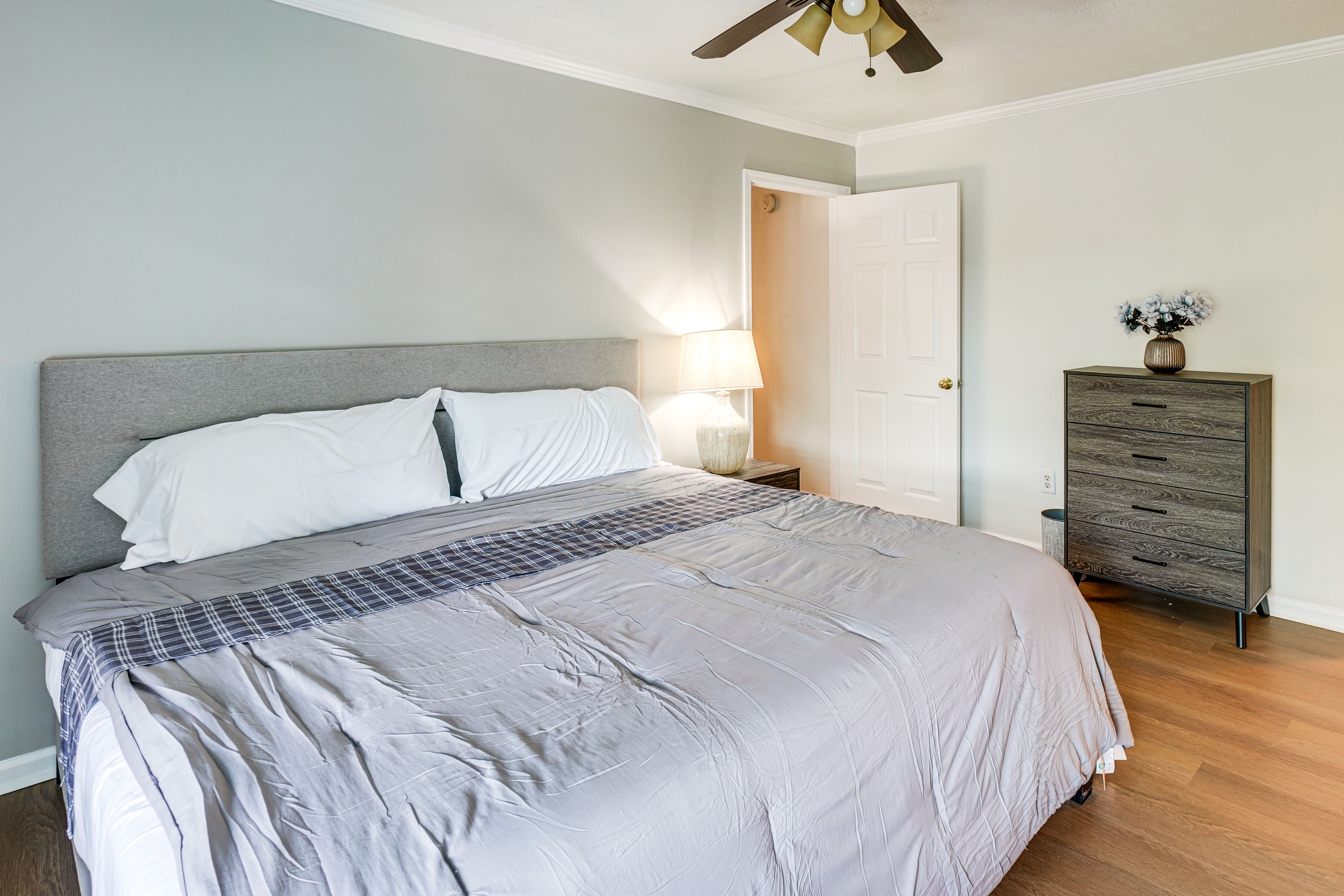 Bedroom 2 | King Bed | Walk-In Closet | 2nd Floor