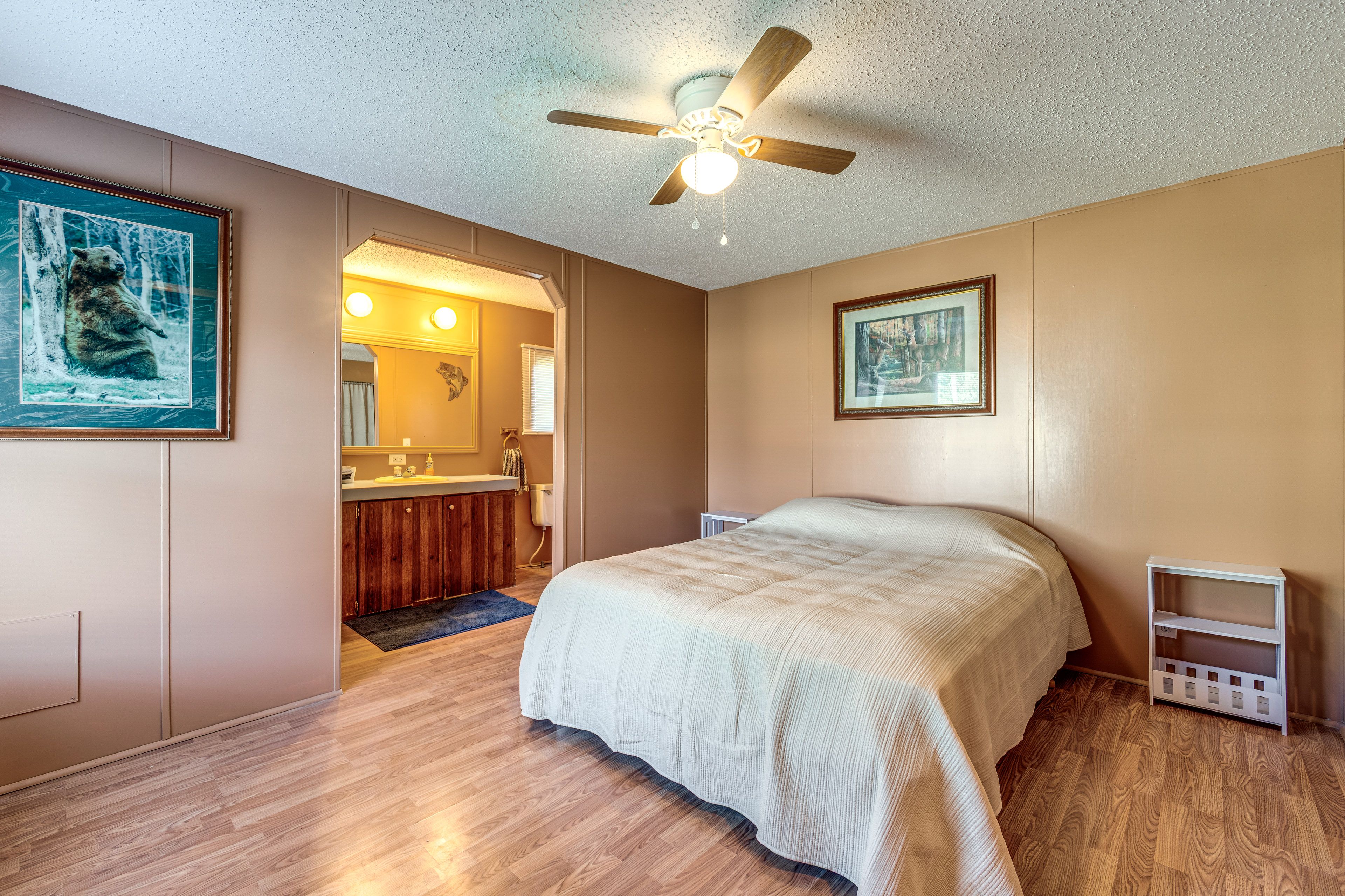 Bedroom 1 | Queen Bed