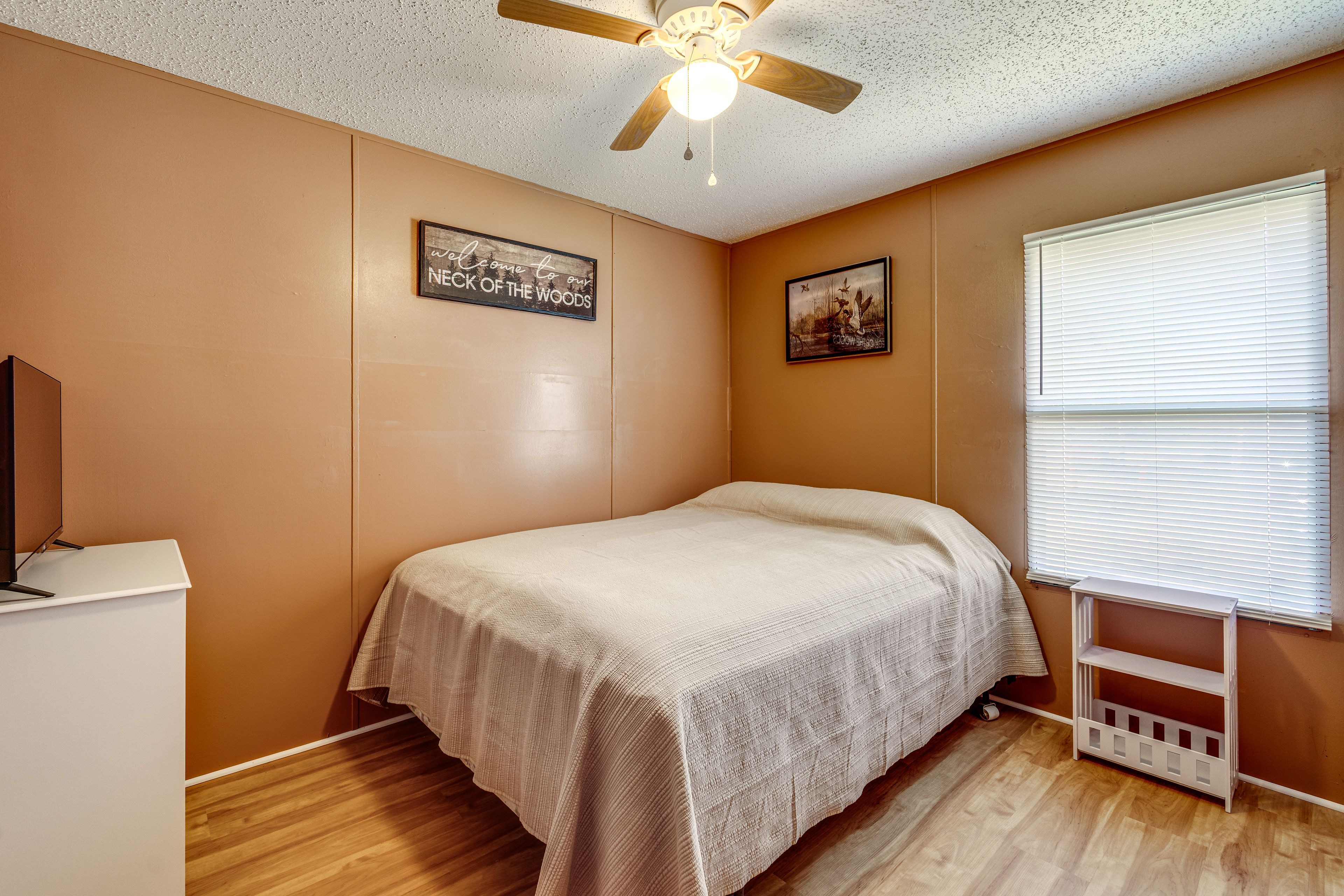Bedroom 3 | Queen Bed