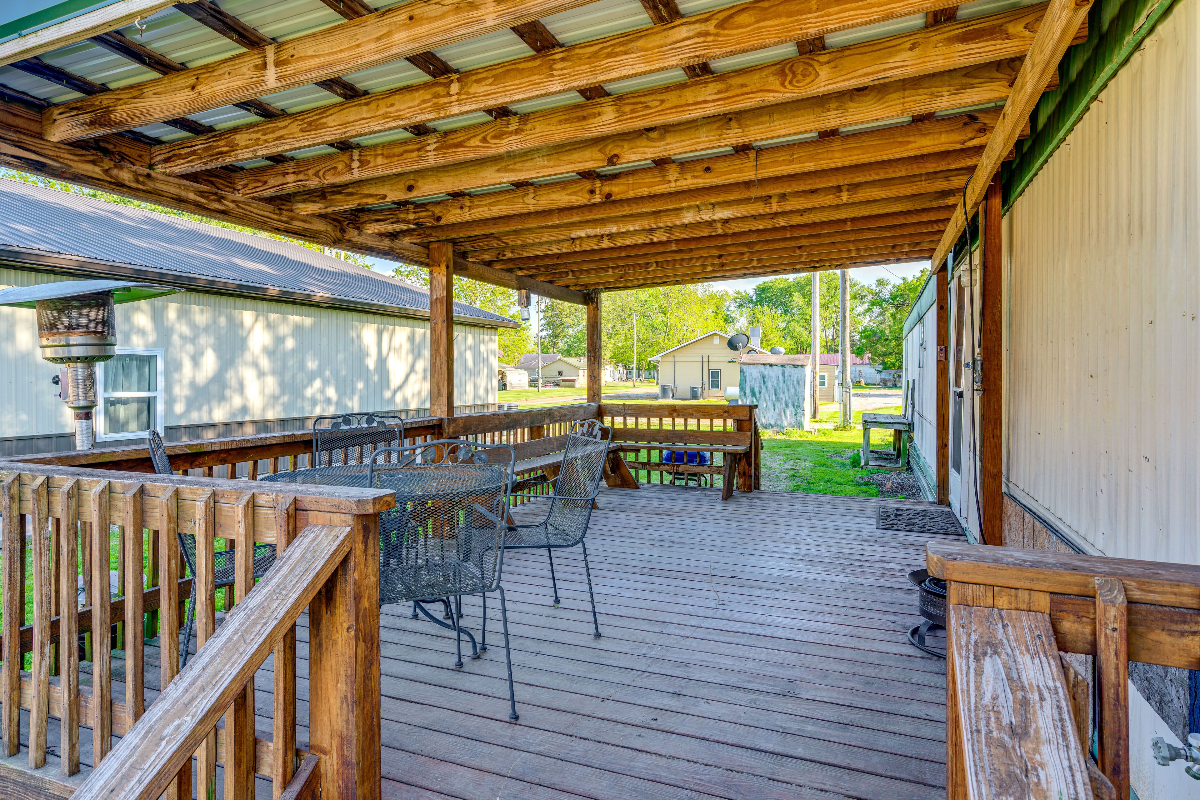 Sumner Vacation Rental | 3BR | 2BA | 1,000 Sq Ft | 3 Steps for Access