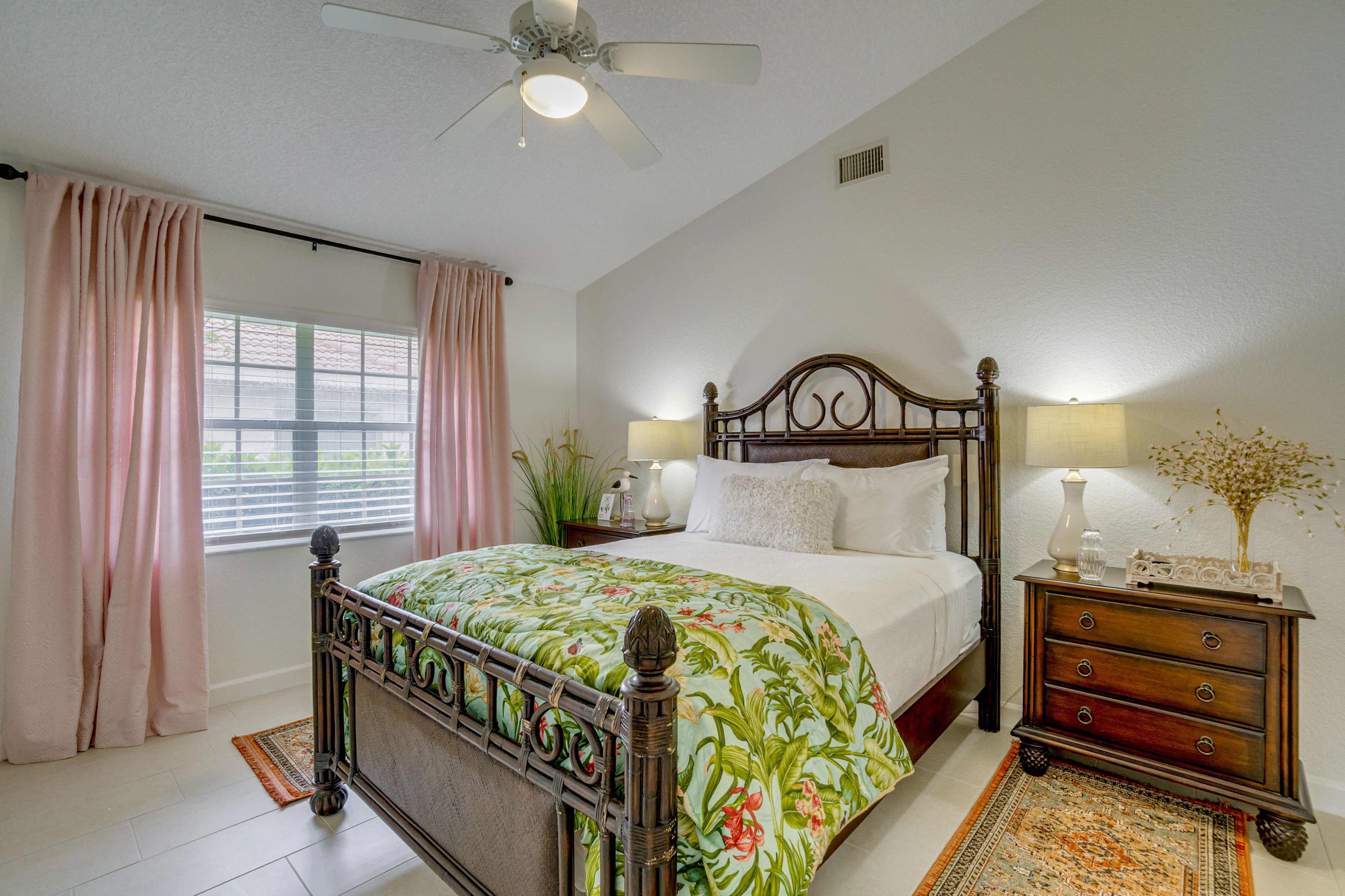 Bedroom 2 | Queen Bed