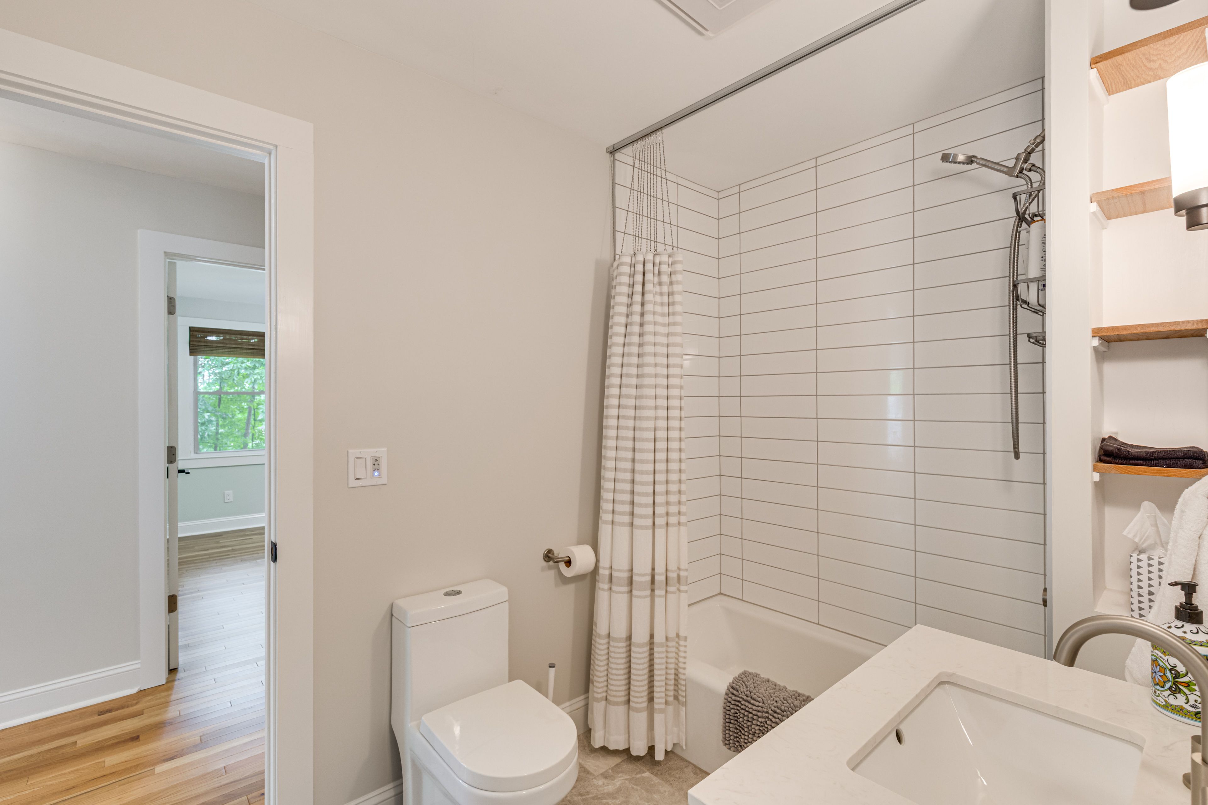 Full Bathroom