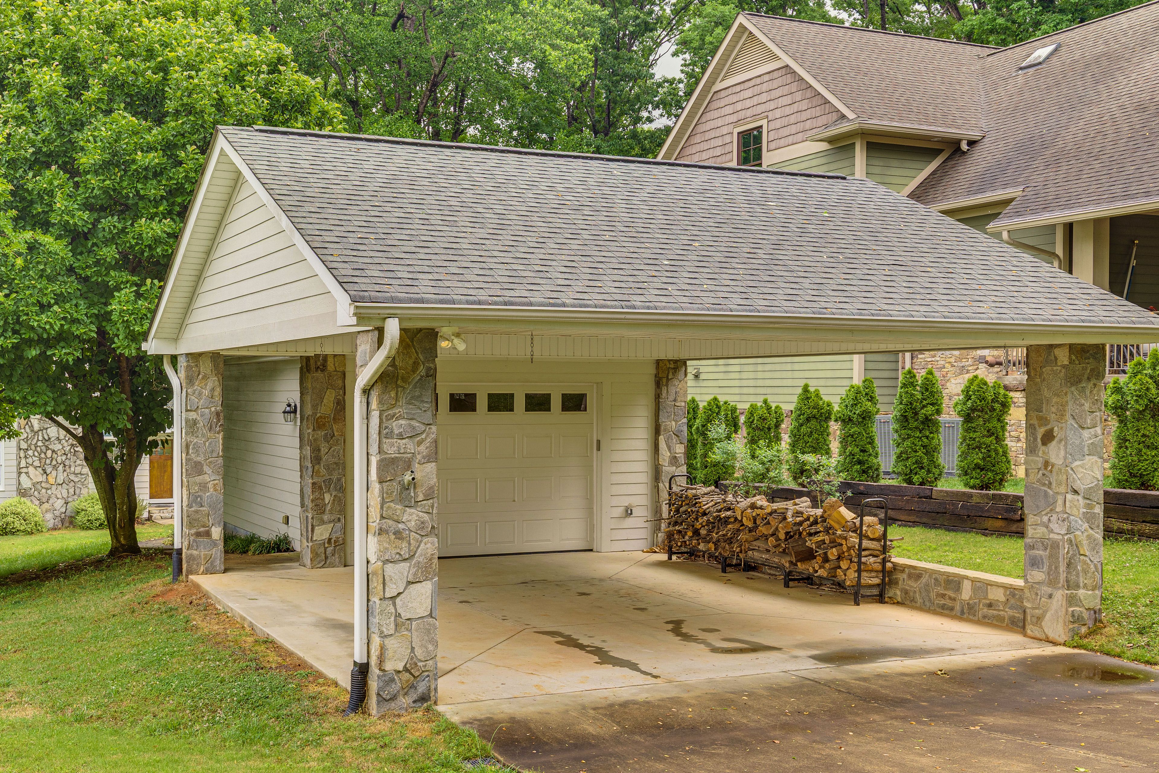 Parking | Carport (3 Vehicles)
