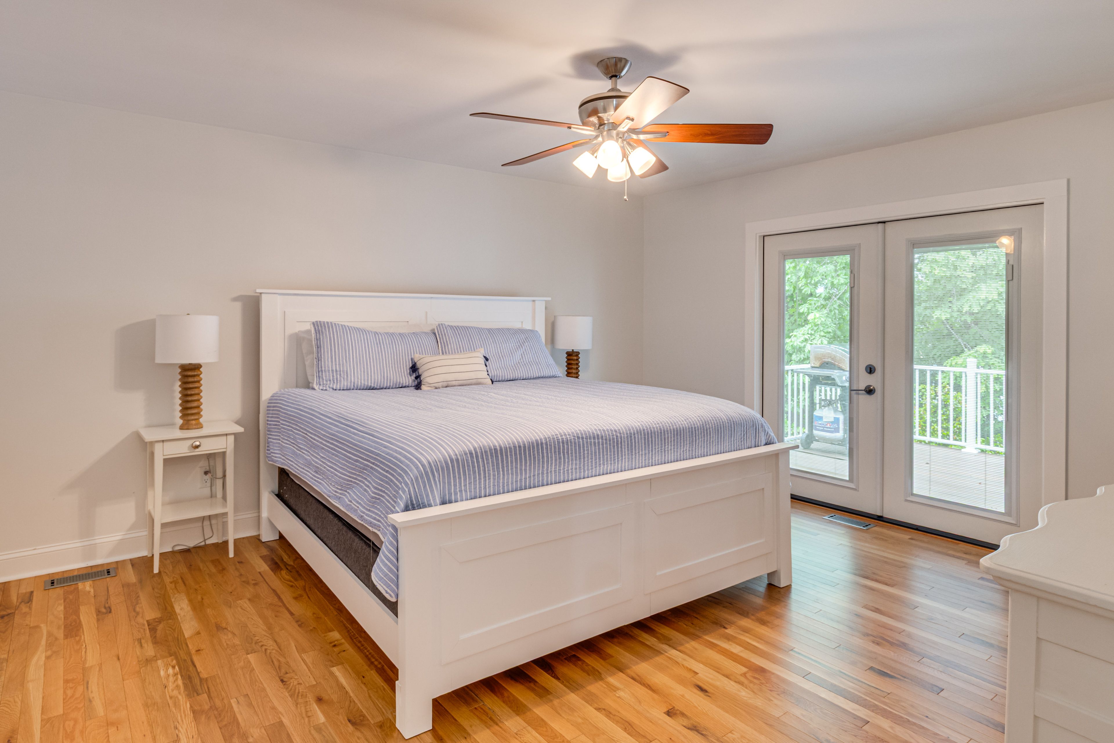 Bedroom 1 | King Bed