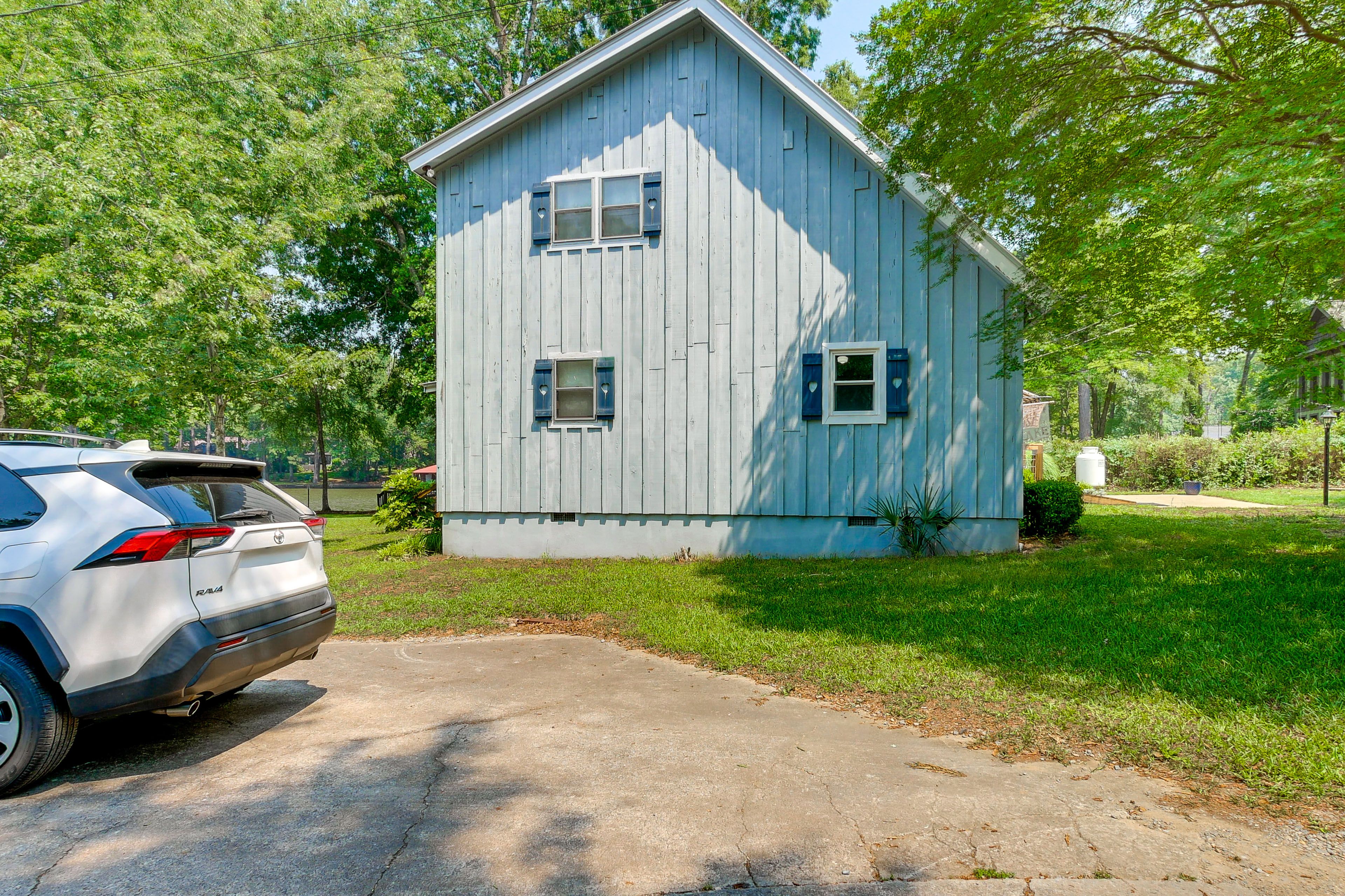 Driveway Parking | 6 Vehicles