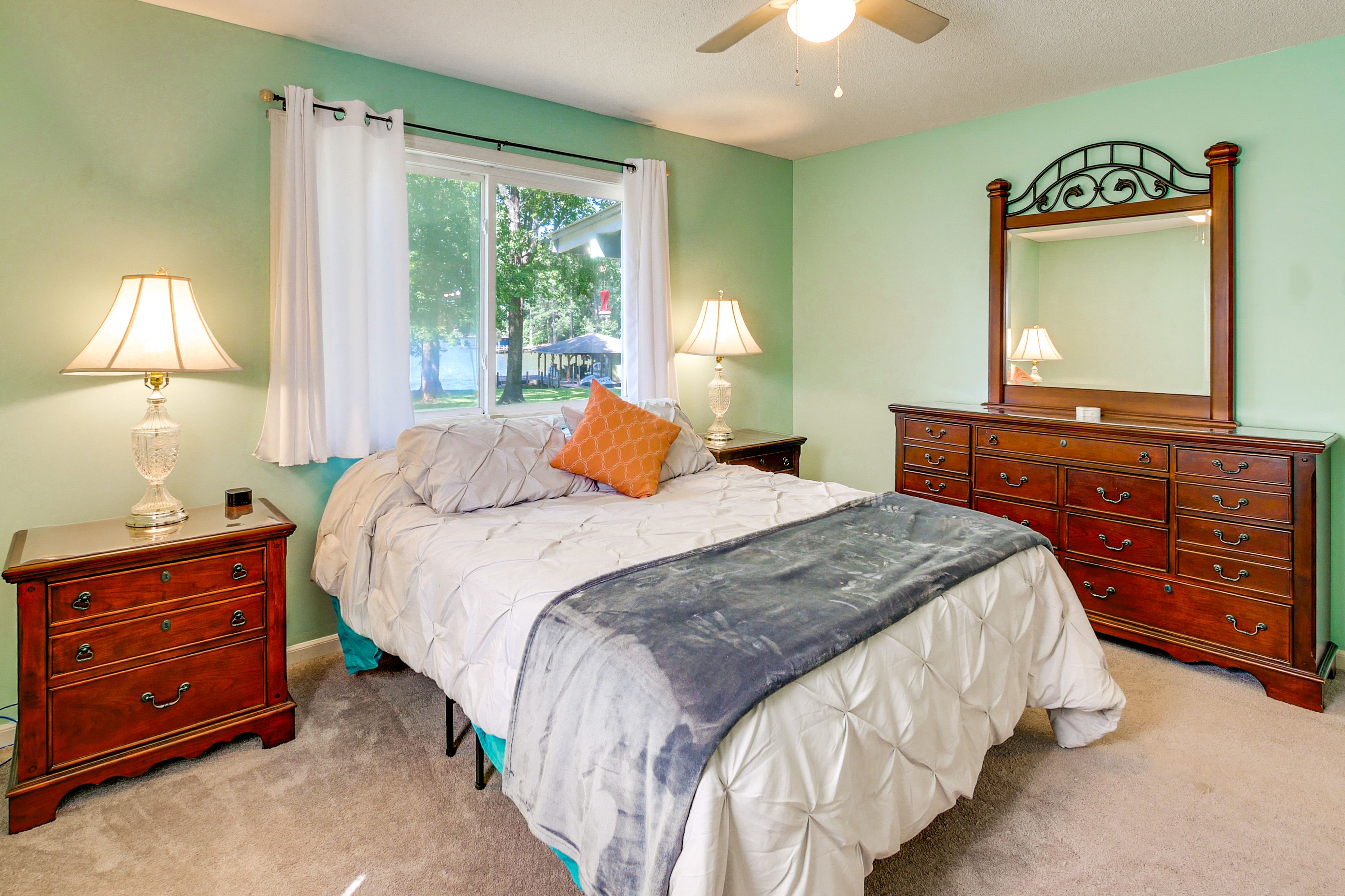 Bedroom 2 | Full Bed | 1st Floor