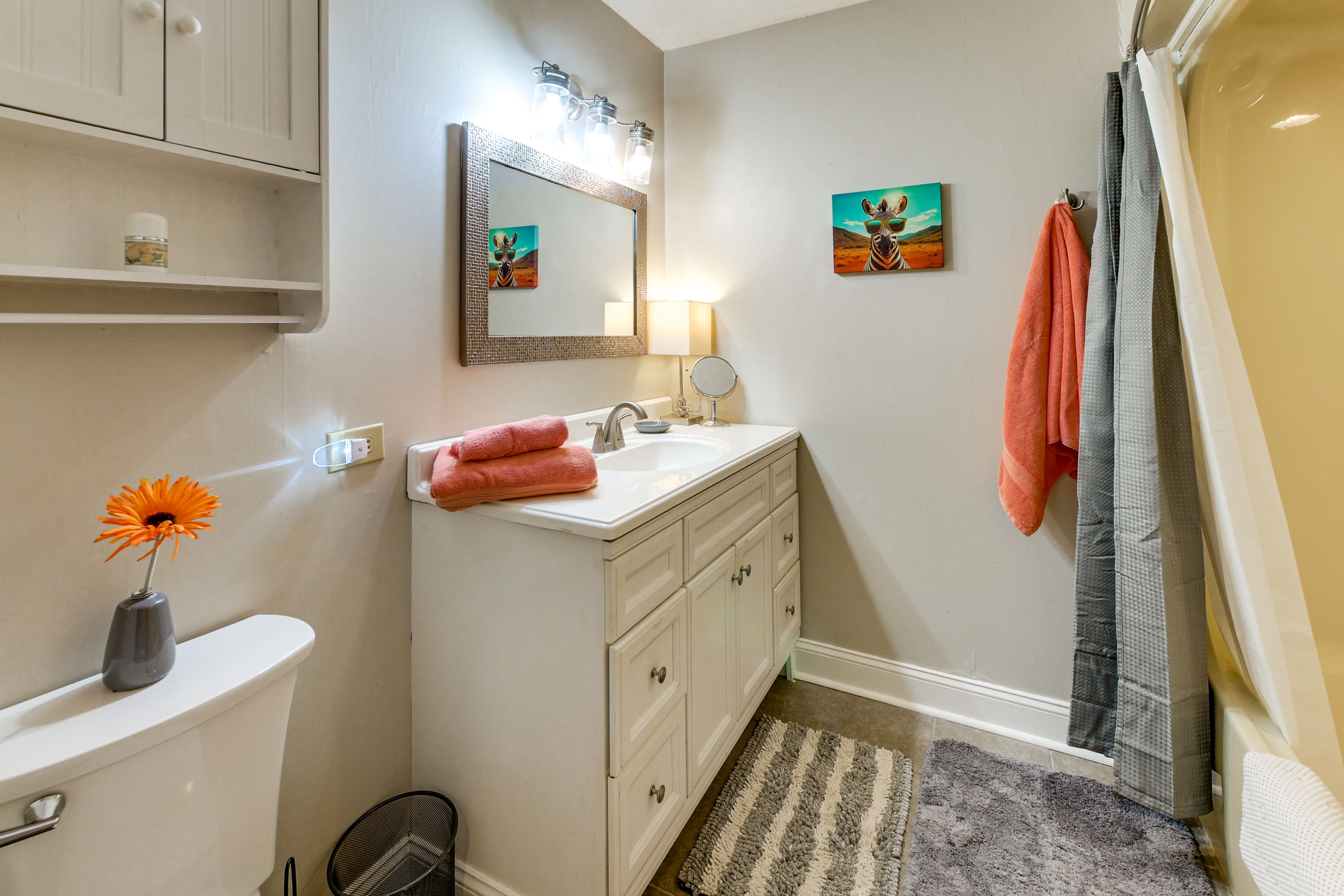 Full Bathroom | 1st Floor