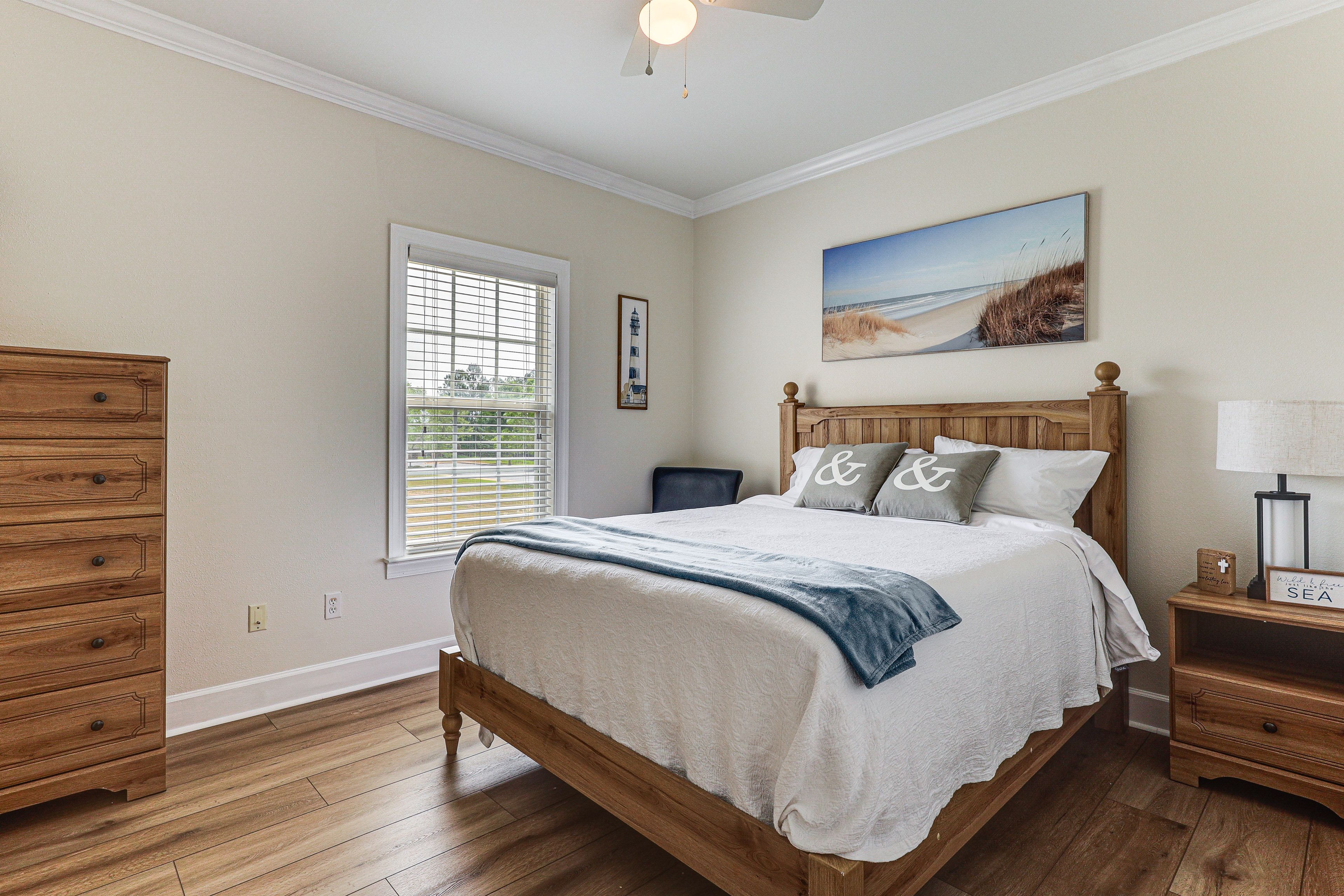 Bedroom 1 | Queen Bed