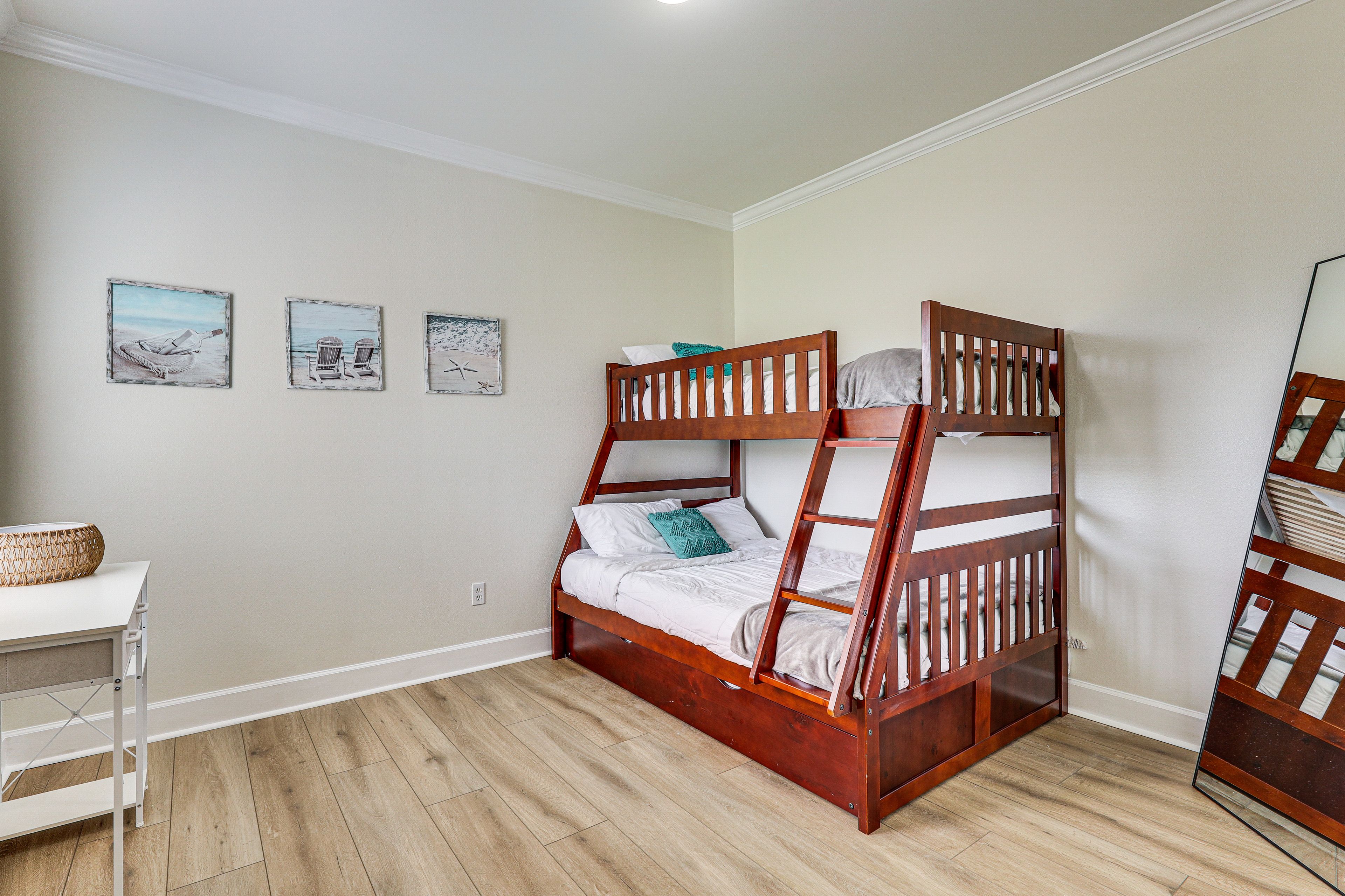 Bedroom 3 | Twin/Full Bunk Bed w/ Twin Trundle
